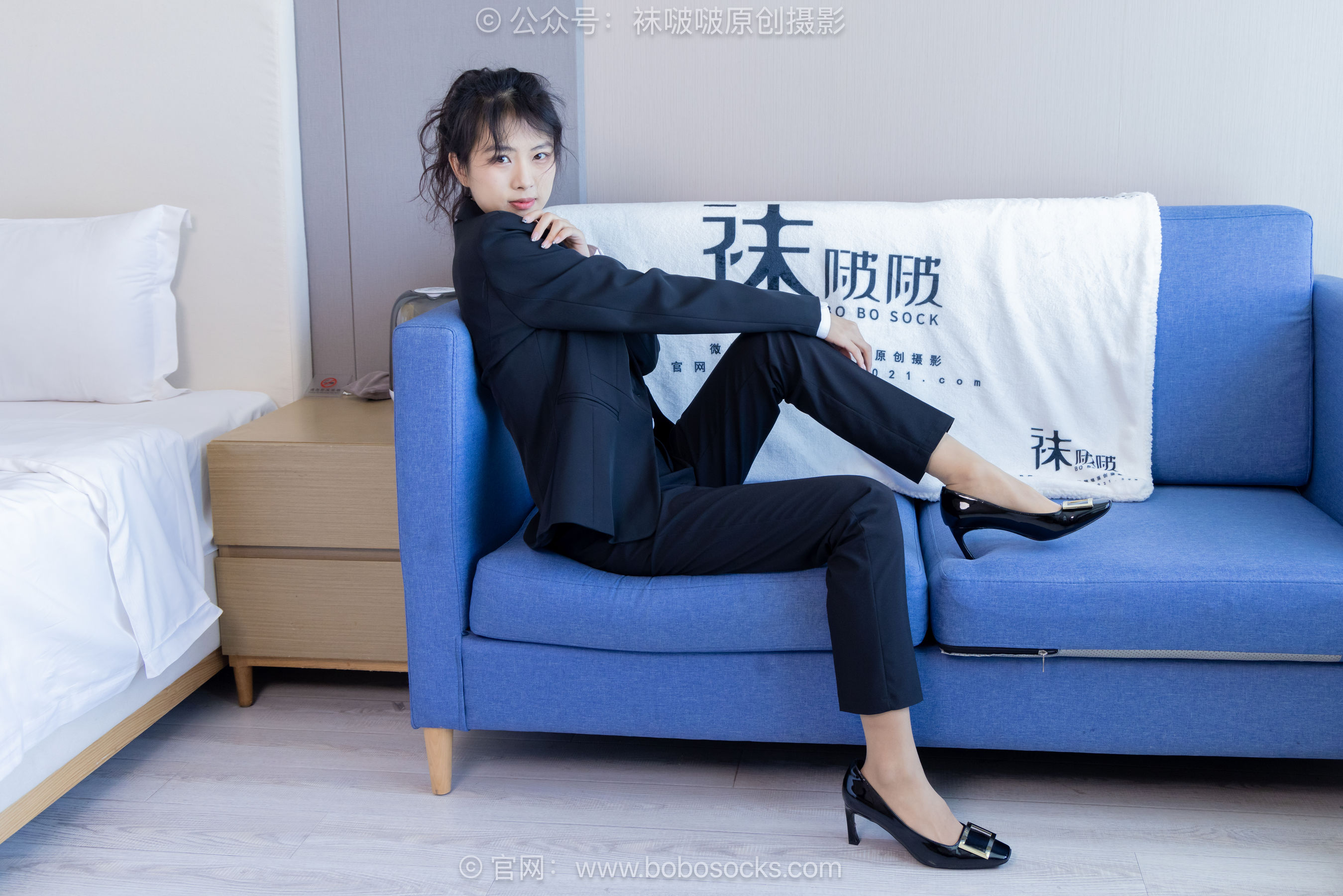 袜啵啵模特奶油白领OL制服裤里丝写真