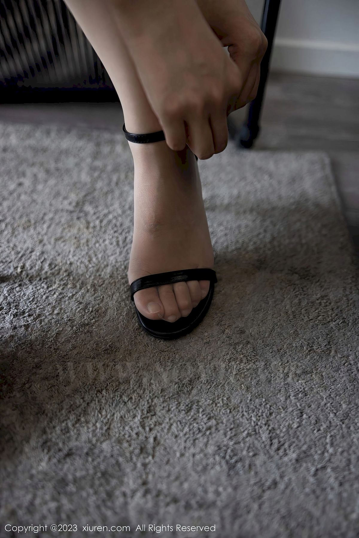 可樂Vicky - 粉色短裙+丝袜美腿性感写真