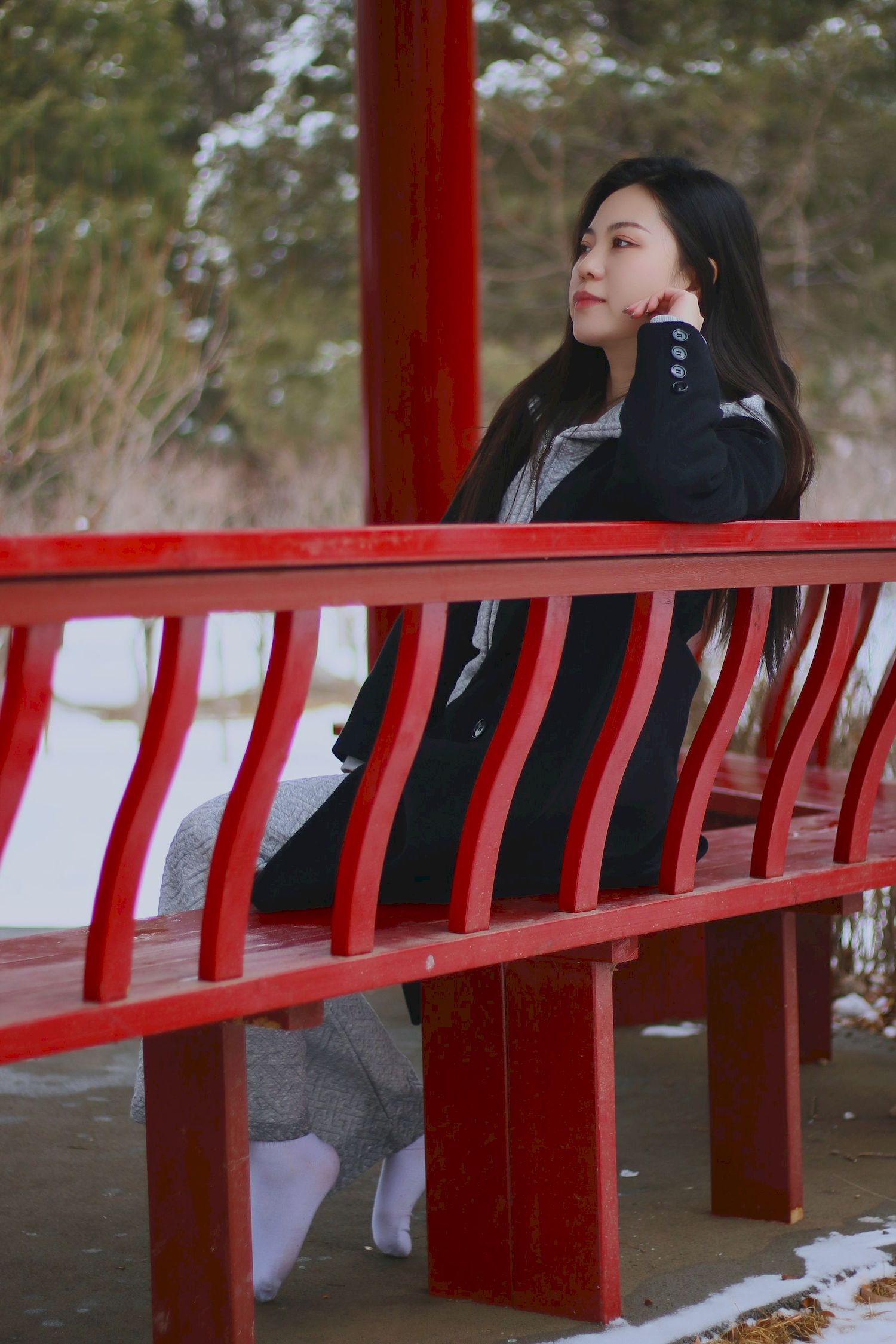 长发美女天寒地冻踏雪无痕雪景主题写真