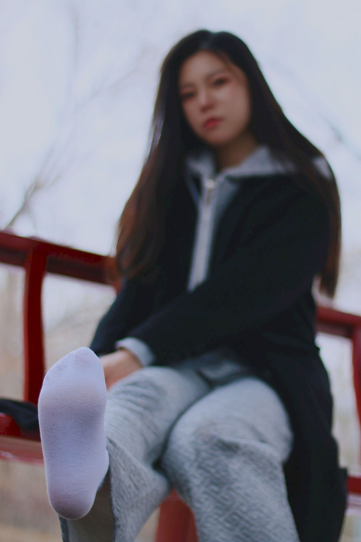 长发美女天寒地冻踏雪无痕雪景主题写真