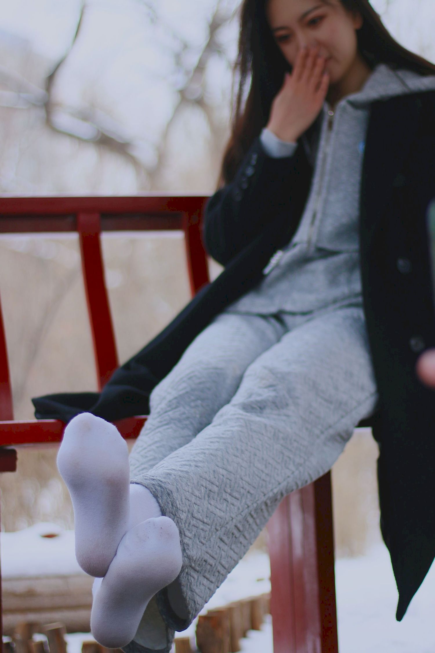 长发美女天寒地冻踏雪无痕雪景主题写真