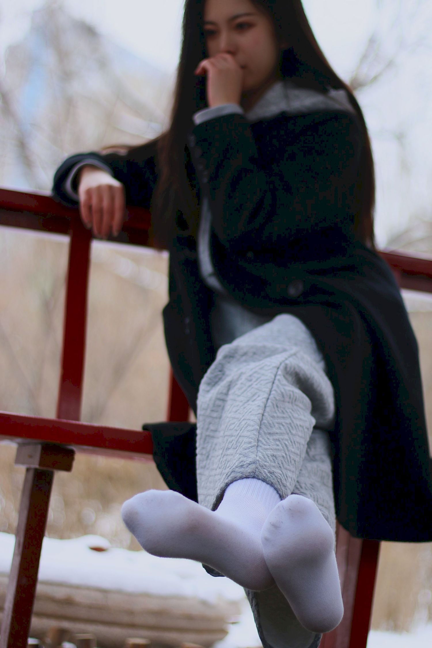 长发美女天寒地冻踏雪无痕雪景主题写真