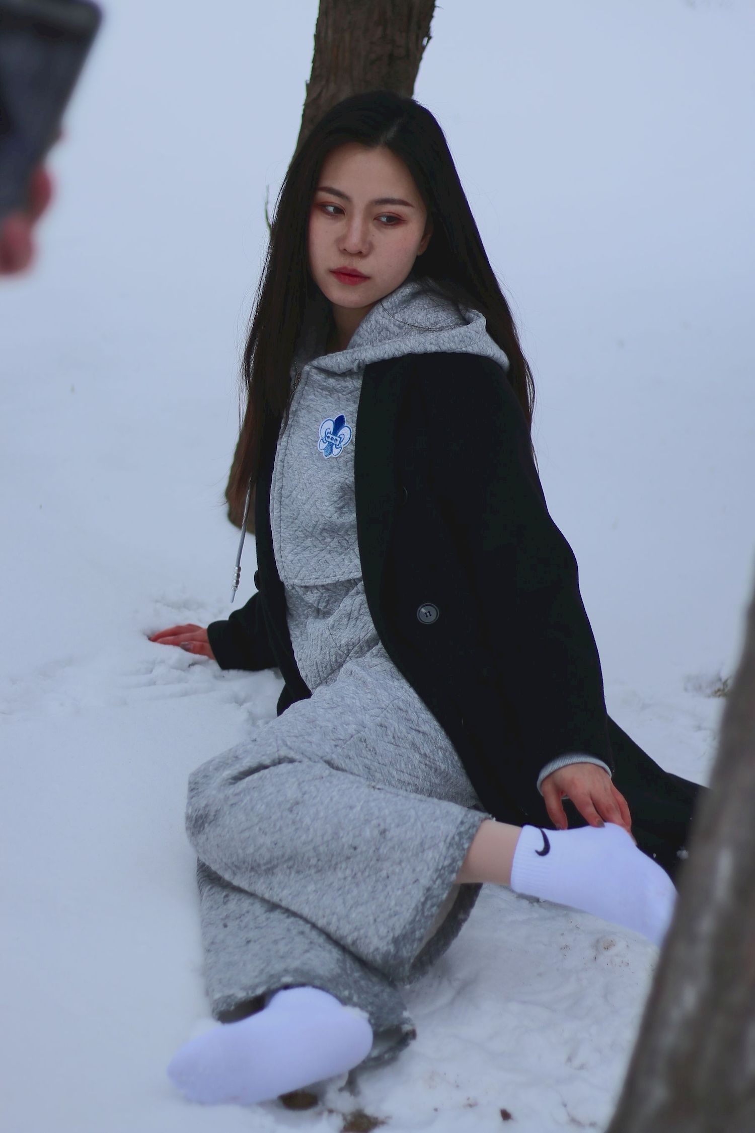 长发美女天寒地冻踏雪无痕雪景主题写真