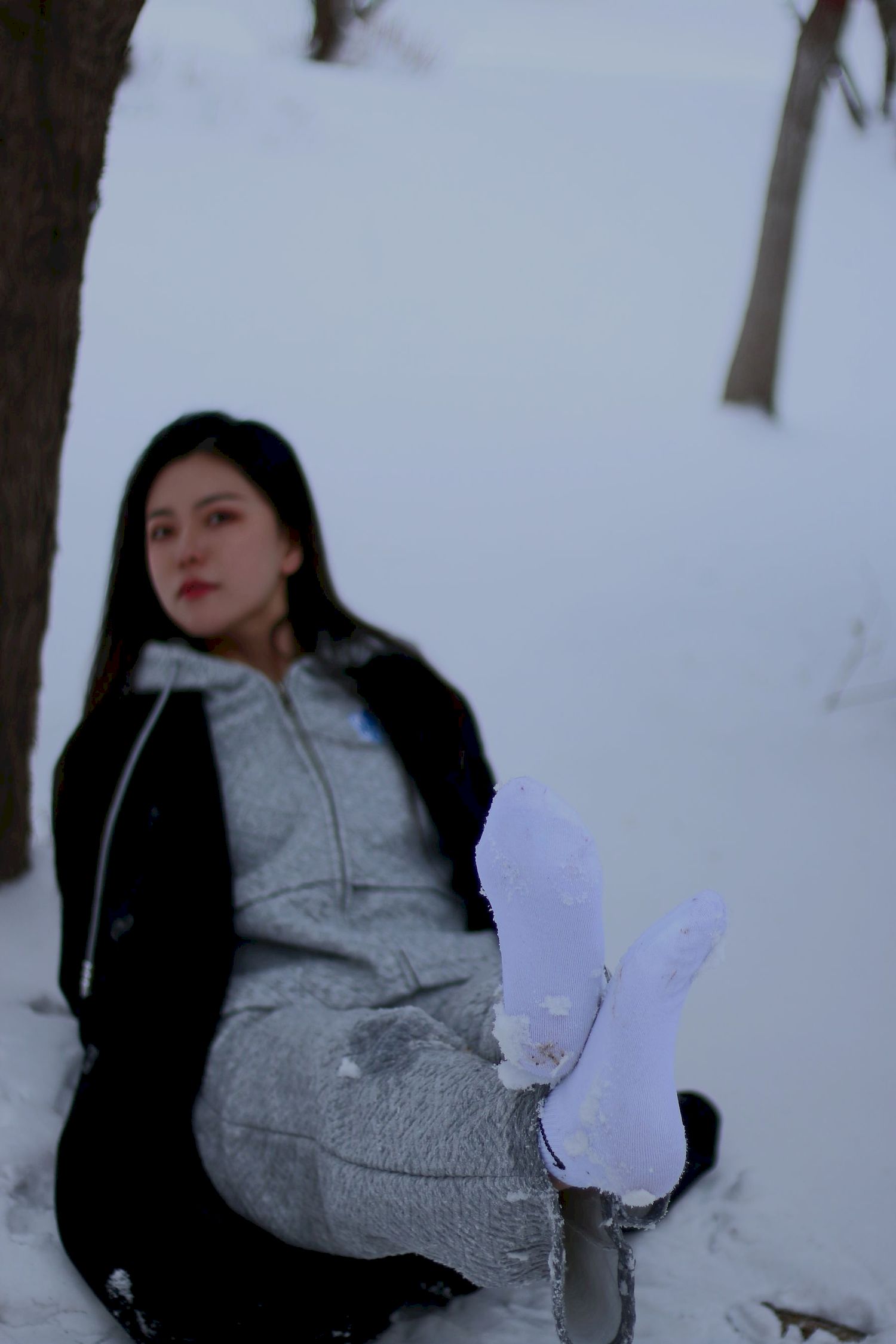 长发美女天寒地冻踏雪无痕雪景主题写真