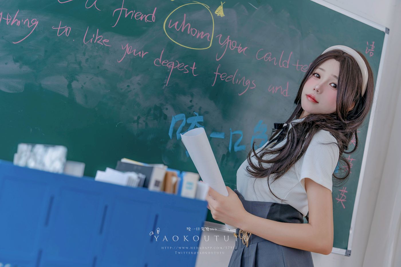 咬一口兔娘实习老师的欢迎仪式主题写真