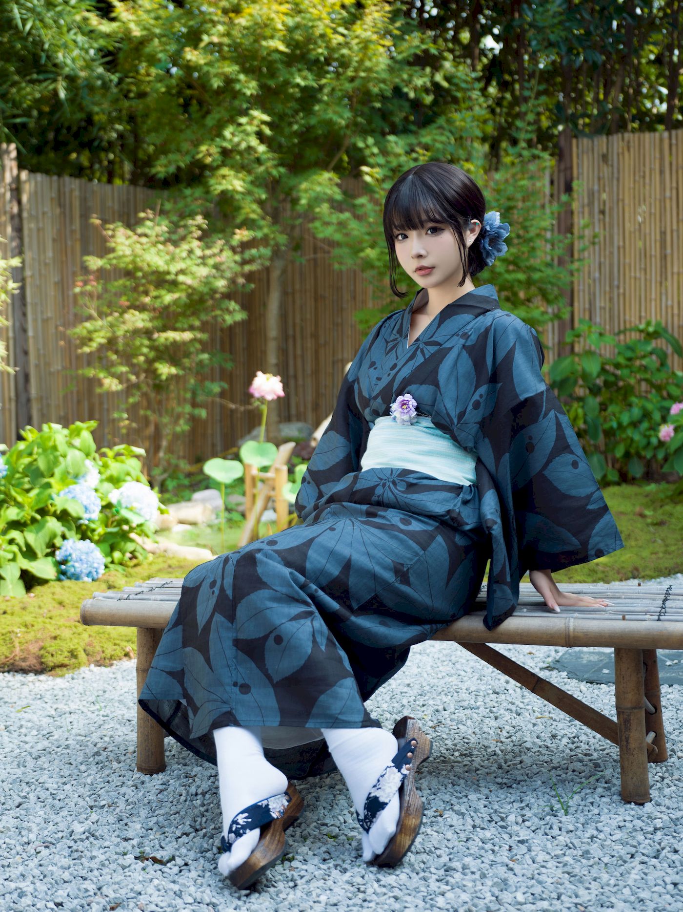 yuuhui玉汇深色和服庭院里的宠儿主题写真