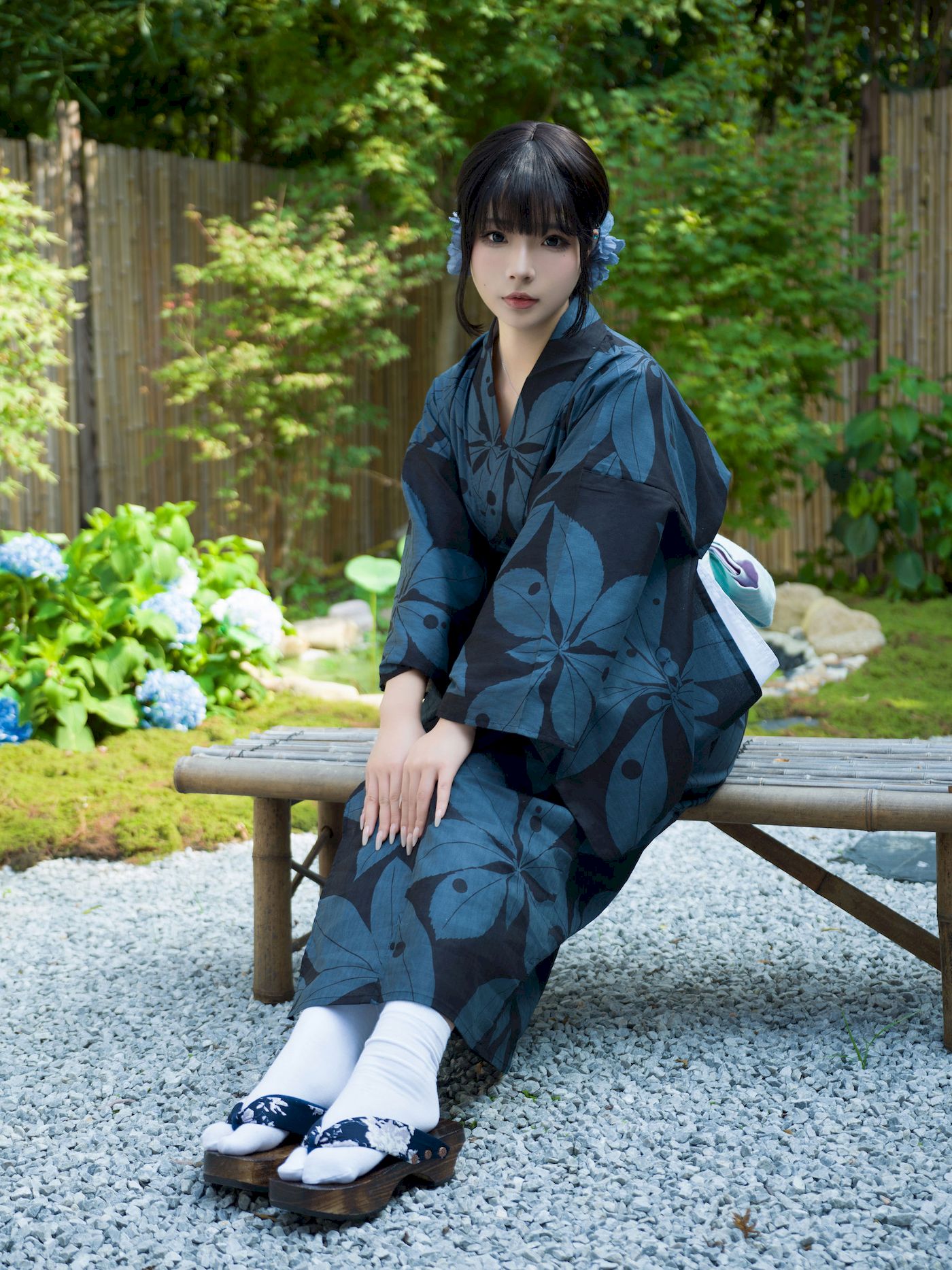 yuuhui玉汇深色和服庭院里的宠儿主题写真