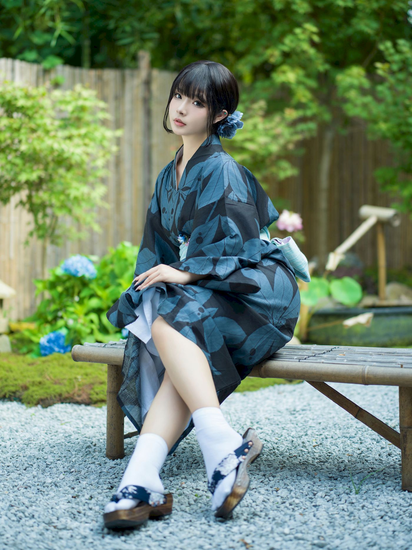 yuuhui玉汇深色和服庭院里的宠儿主题写真