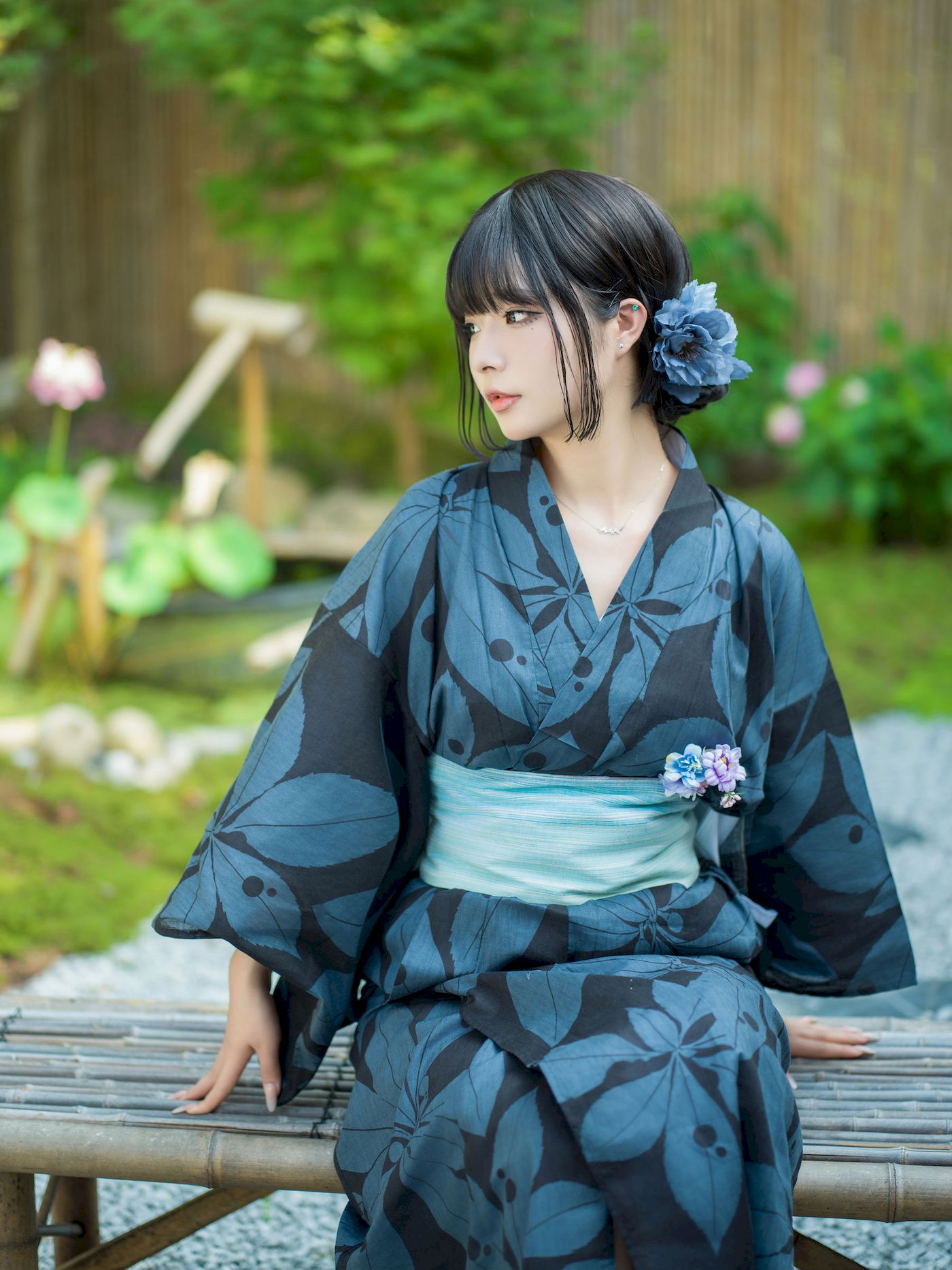 yuuhui玉汇深色和服庭院里的宠儿主题写真