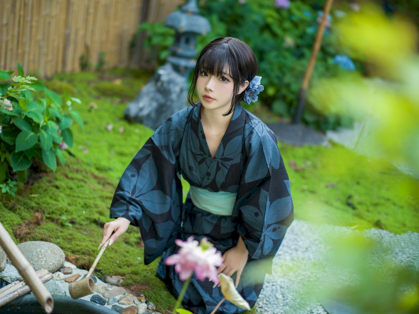 yuuhui玉汇深色和服庭院里的宠儿主题写真