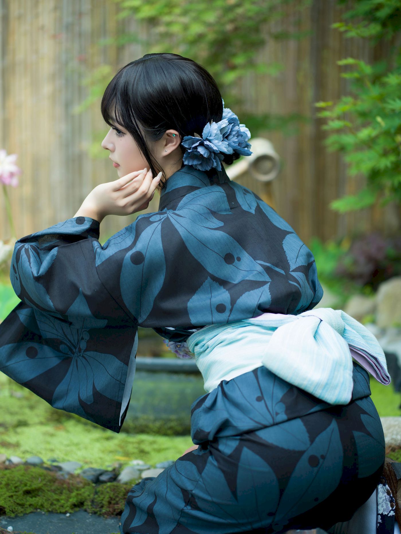 yuuhui玉汇深色和服庭院里的宠儿主题写真