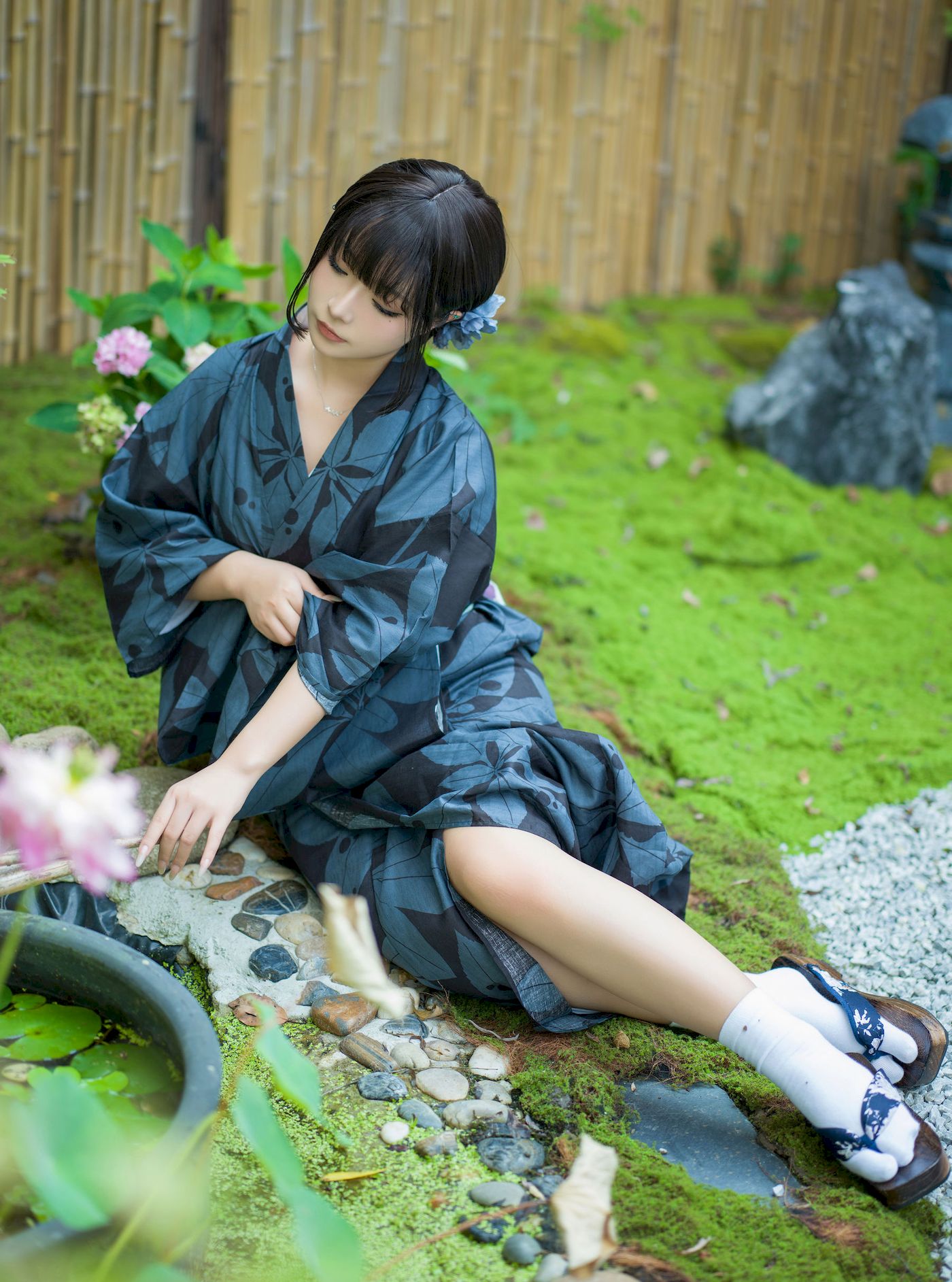 yuuhui玉汇深色和服庭院里的宠儿主题写真