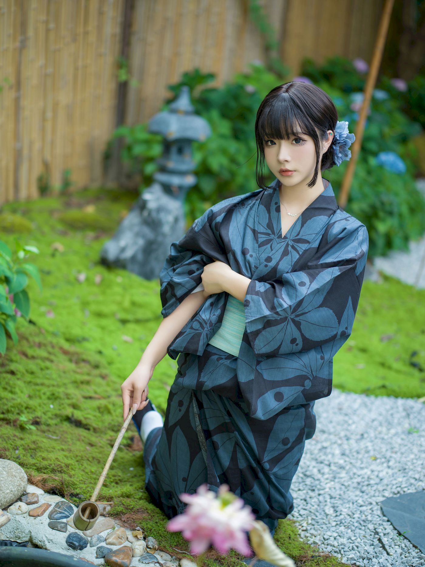 yuuhui玉汇深色和服庭院里的宠儿主题写真