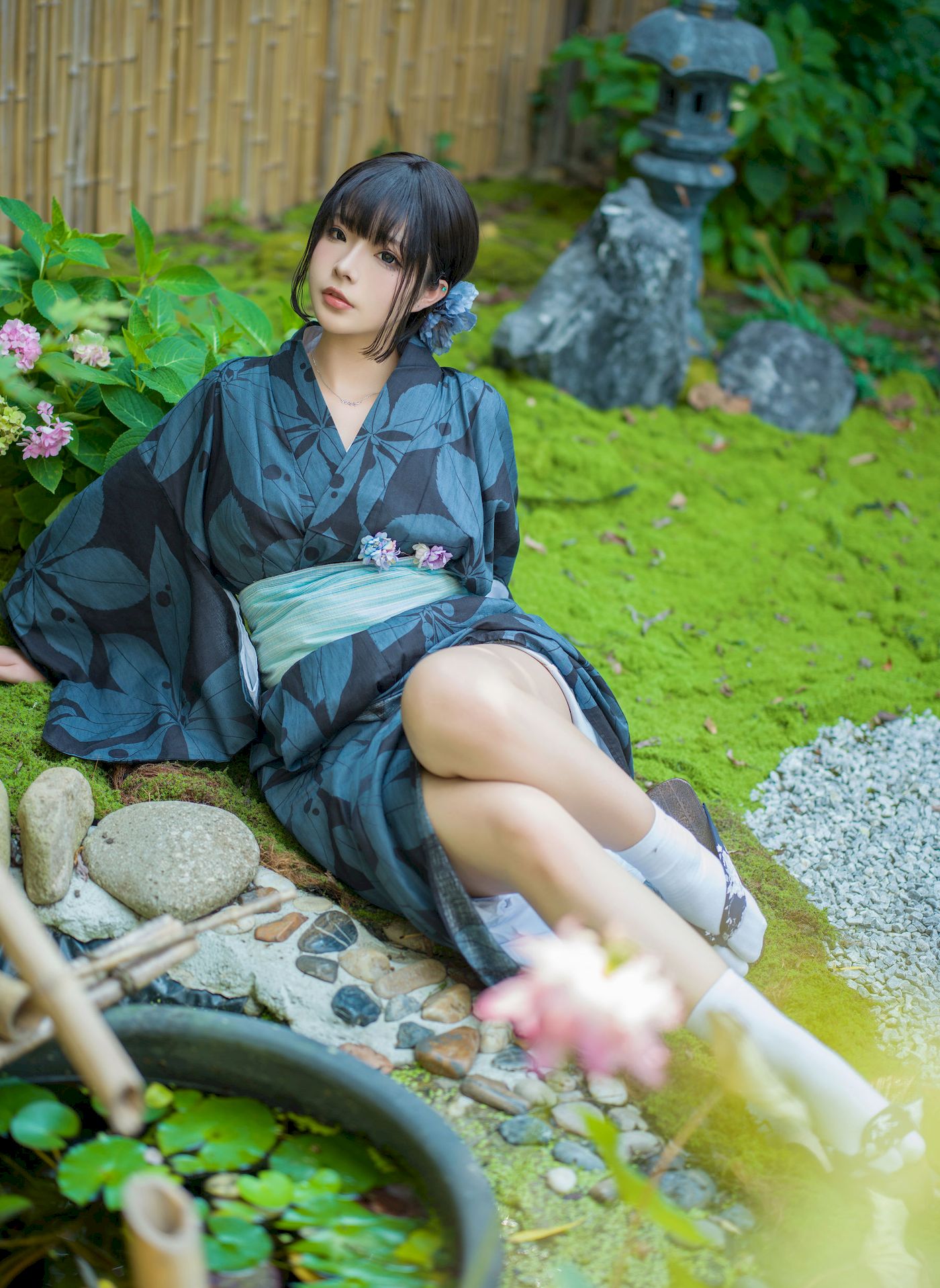 yuuhui玉汇深色和服庭院里的宠儿主题写真