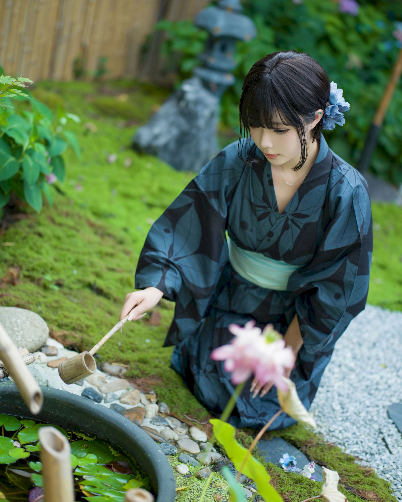 yuuhui玉汇深色和服庭院里的宠儿主题写真