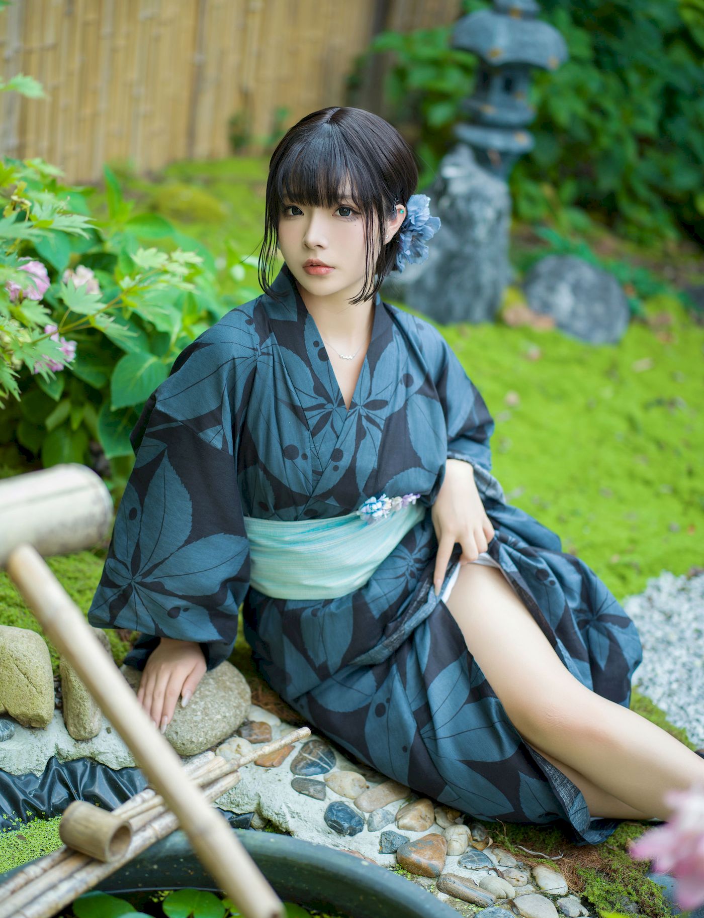 yuuhui玉汇深色和服庭院里的宠儿主题写真