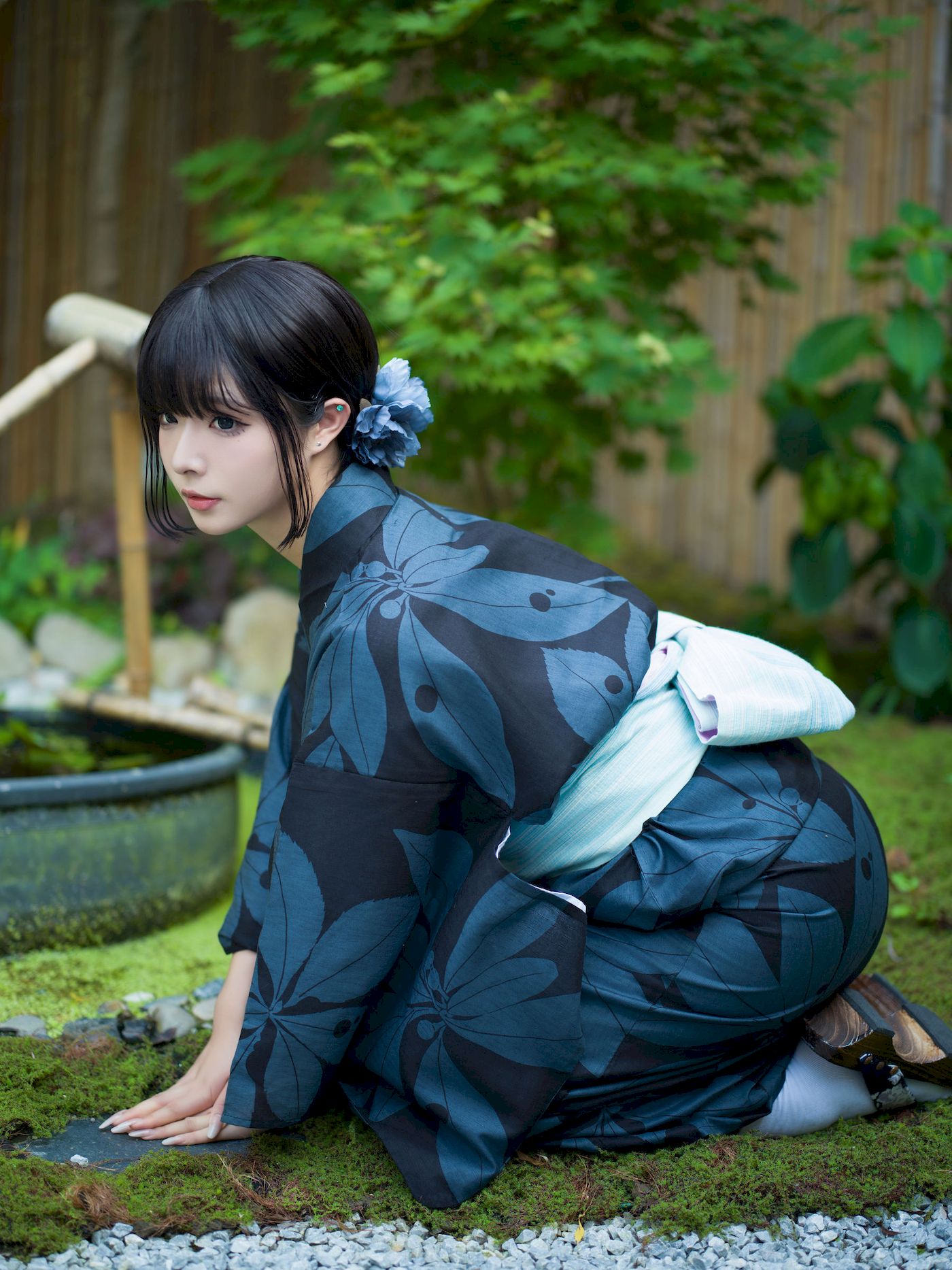 yuuhui玉汇深色和服庭院里的宠儿主题写真