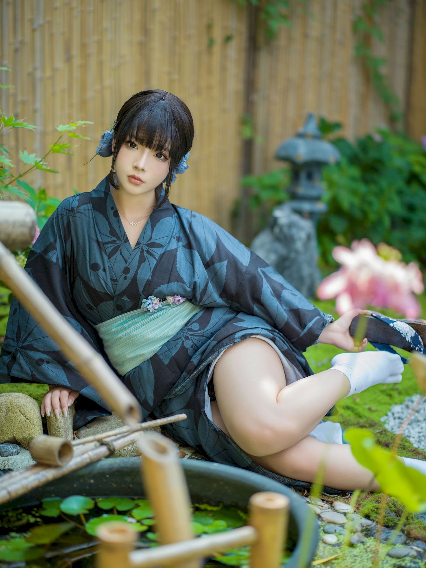 yuuhui玉汇深色和服庭院里的宠儿主题写真