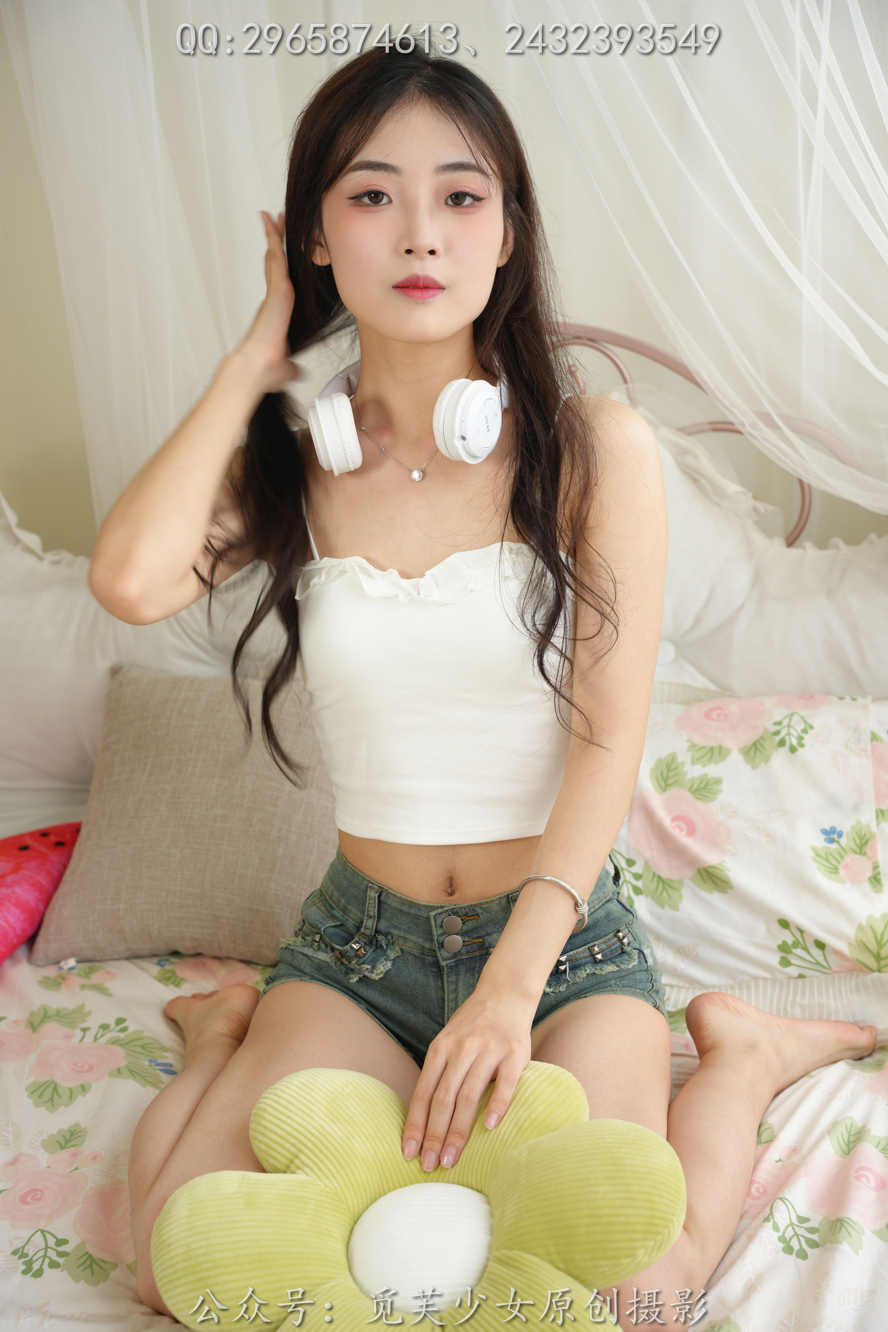 觅芙少女模特晓晓白色上衣+牛仔短裤冷艳写真