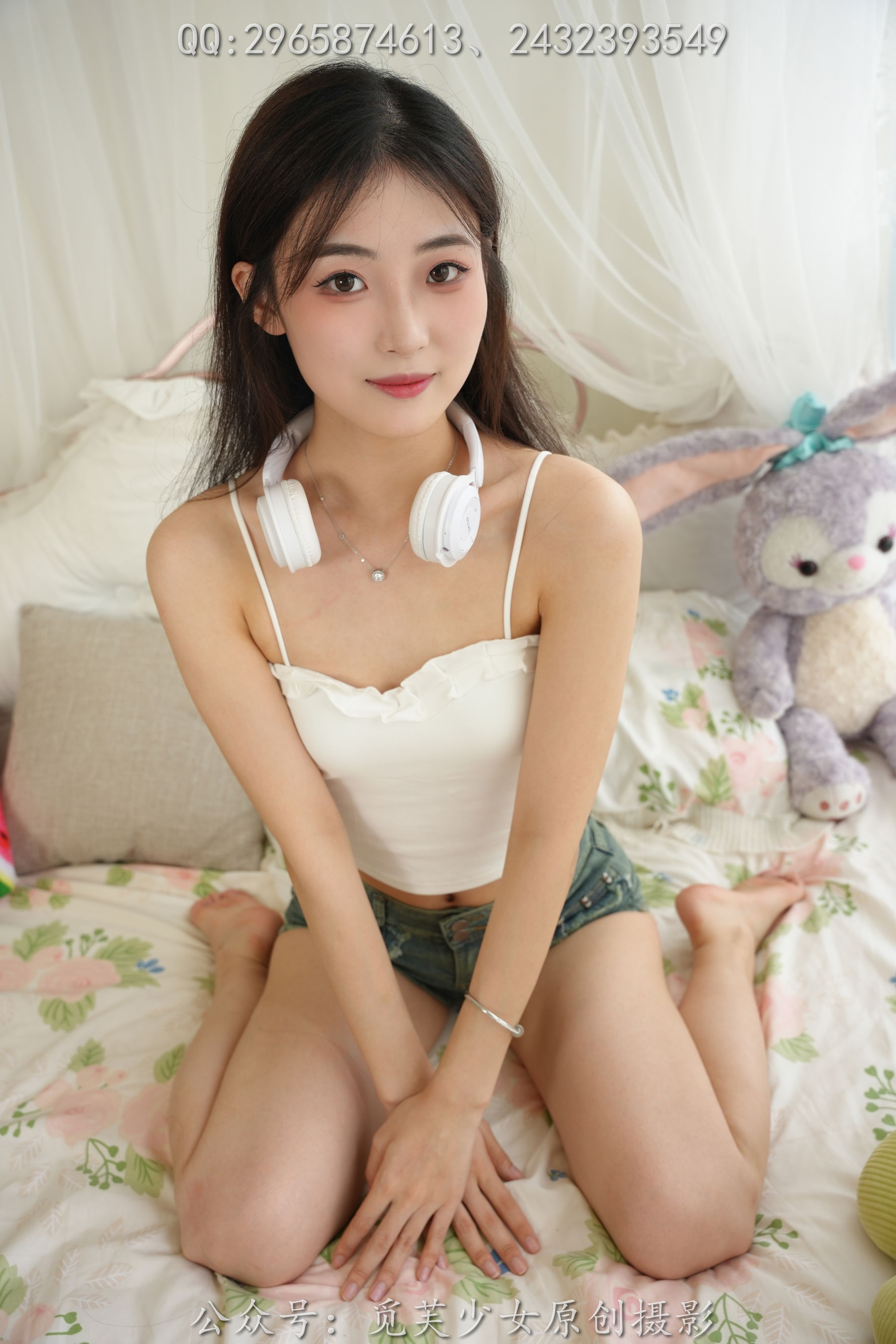 觅芙少女模特晓晓白色上衣+牛仔短裤冷艳写真