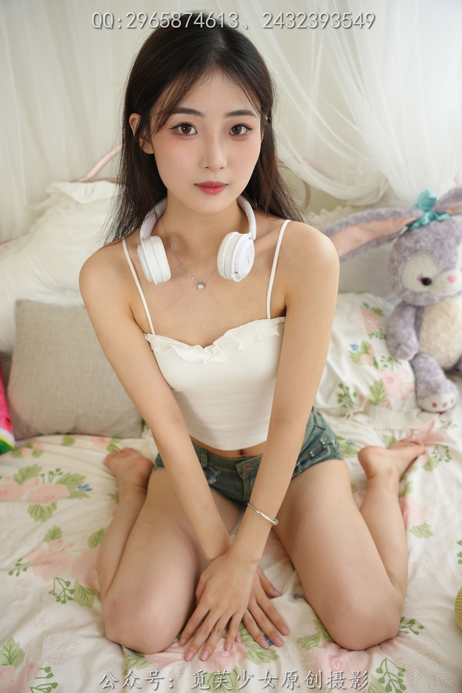 觅芙少女模特晓晓白色上衣+牛仔短裤冷艳写真