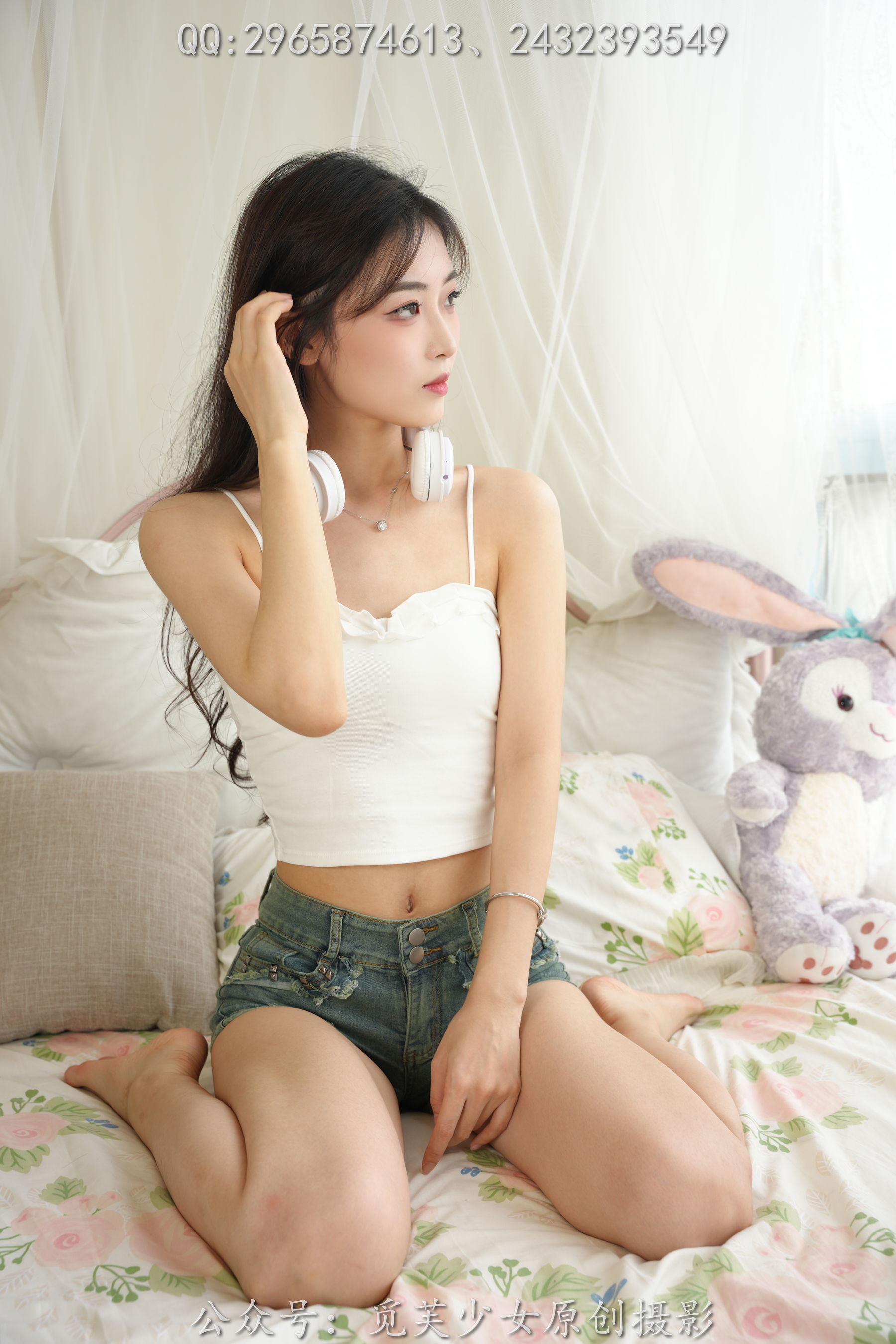 觅芙少女模特晓晓白色上衣+牛仔短裤冷艳写真