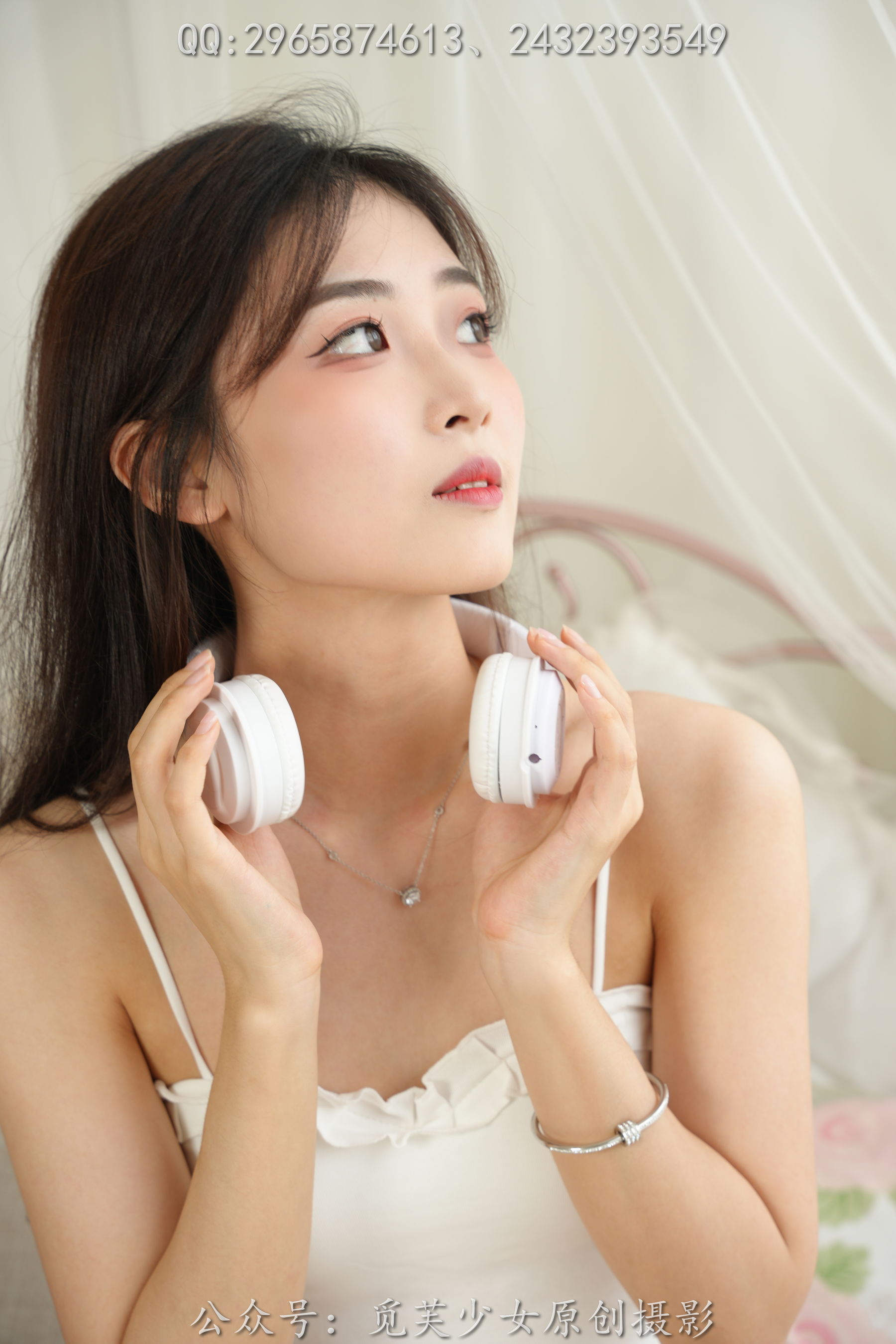 觅芙少女模特晓晓白色上衣+牛仔短裤冷艳写真