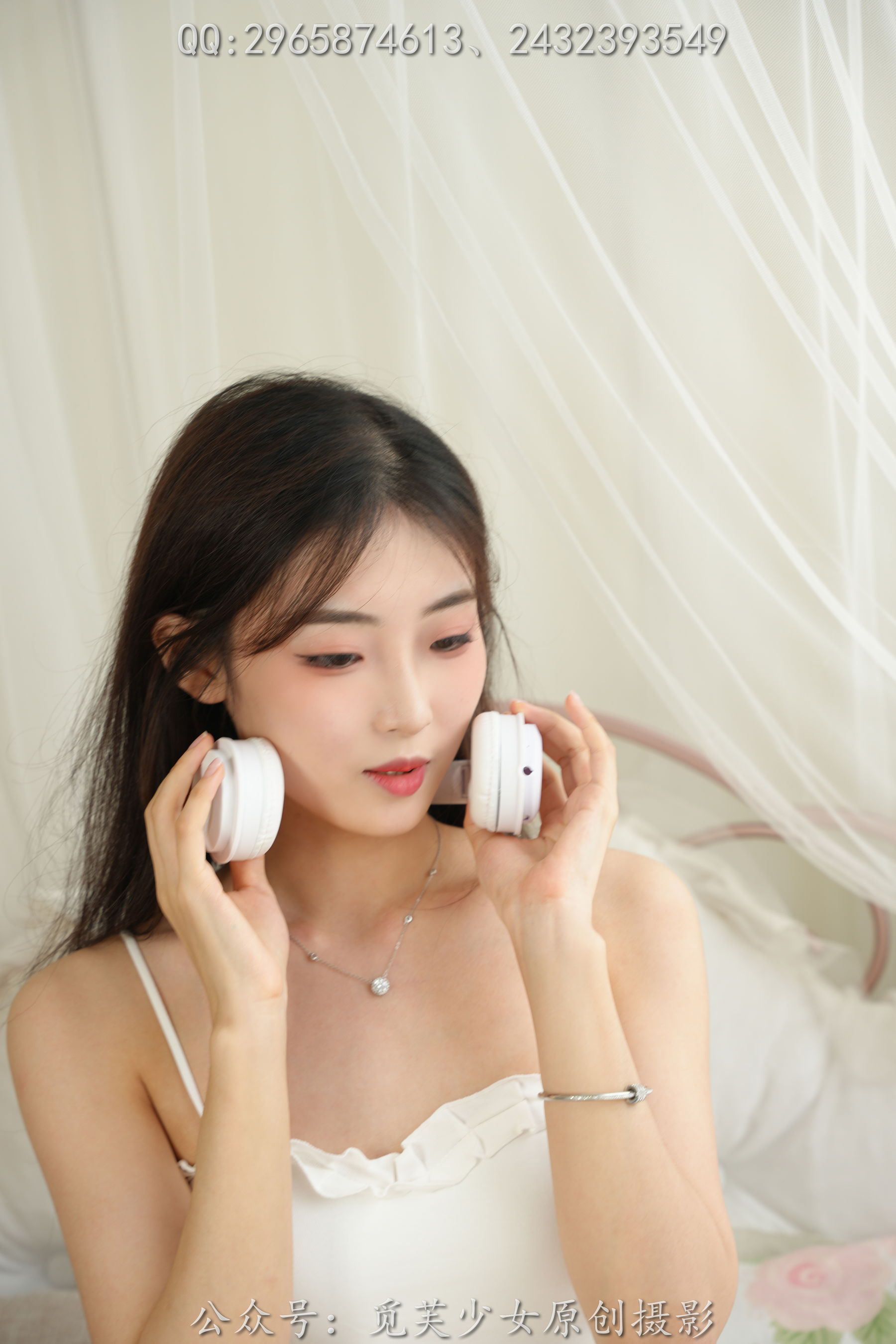 觅芙少女模特晓晓白色上衣+牛仔短裤冷艳写真