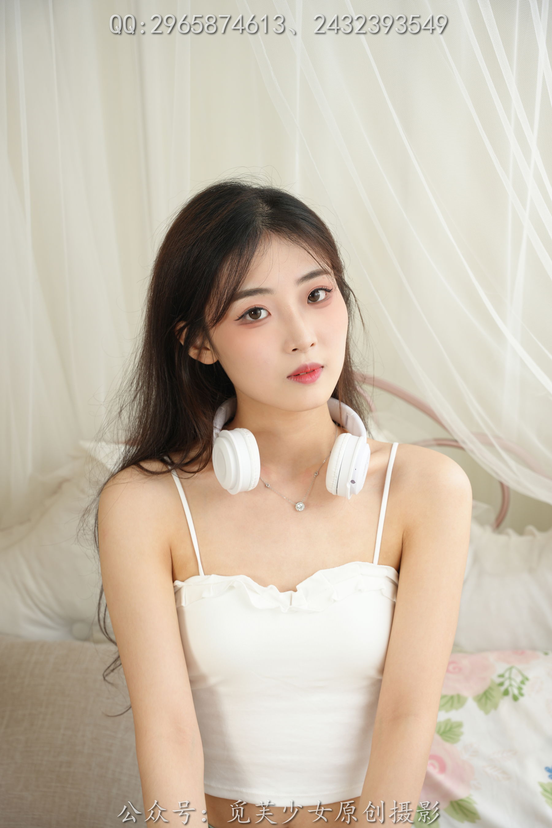 觅芙少女模特晓晓白色上衣+牛仔短裤冷艳写真