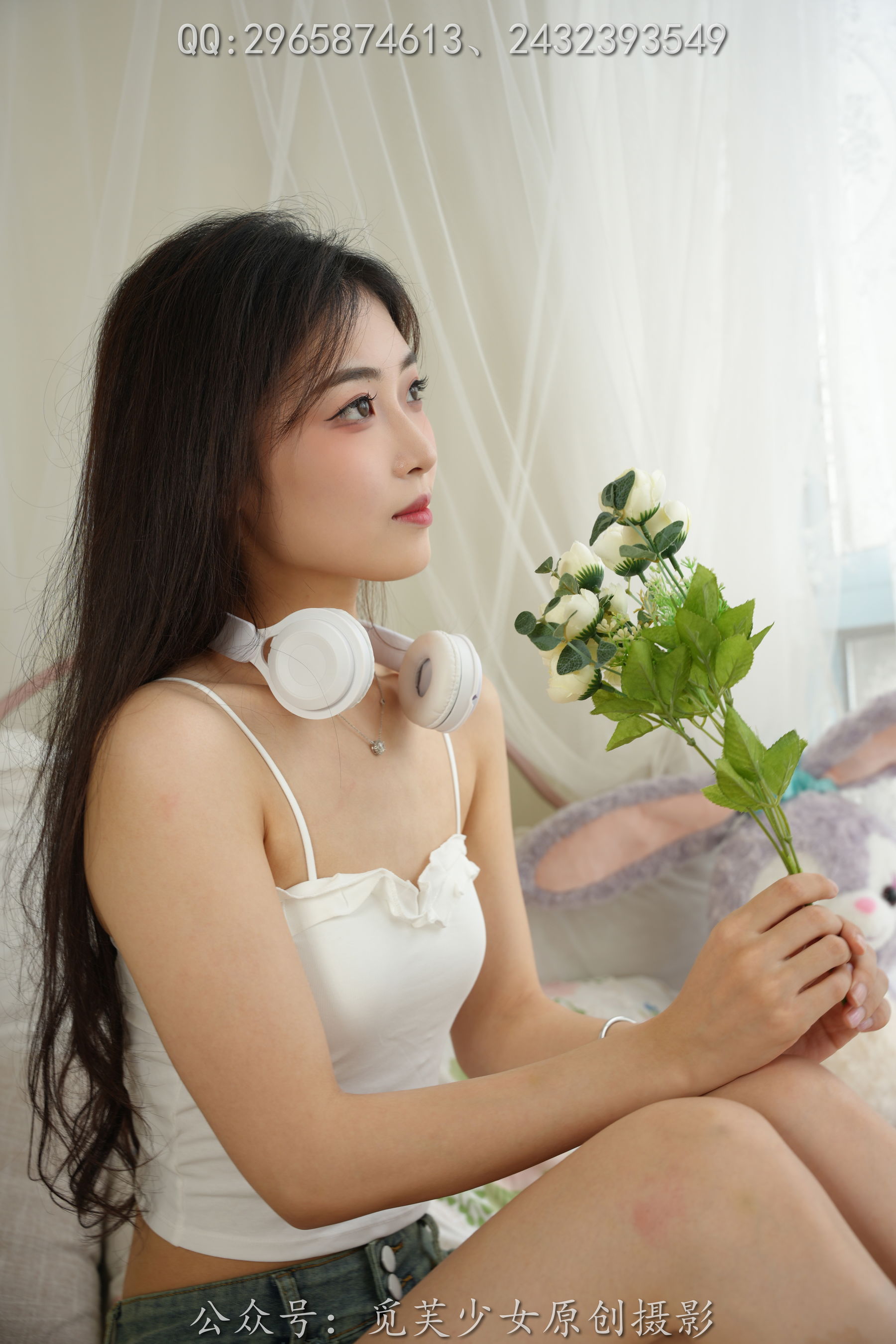 觅芙少女模特晓晓白色上衣+牛仔短裤冷艳写真