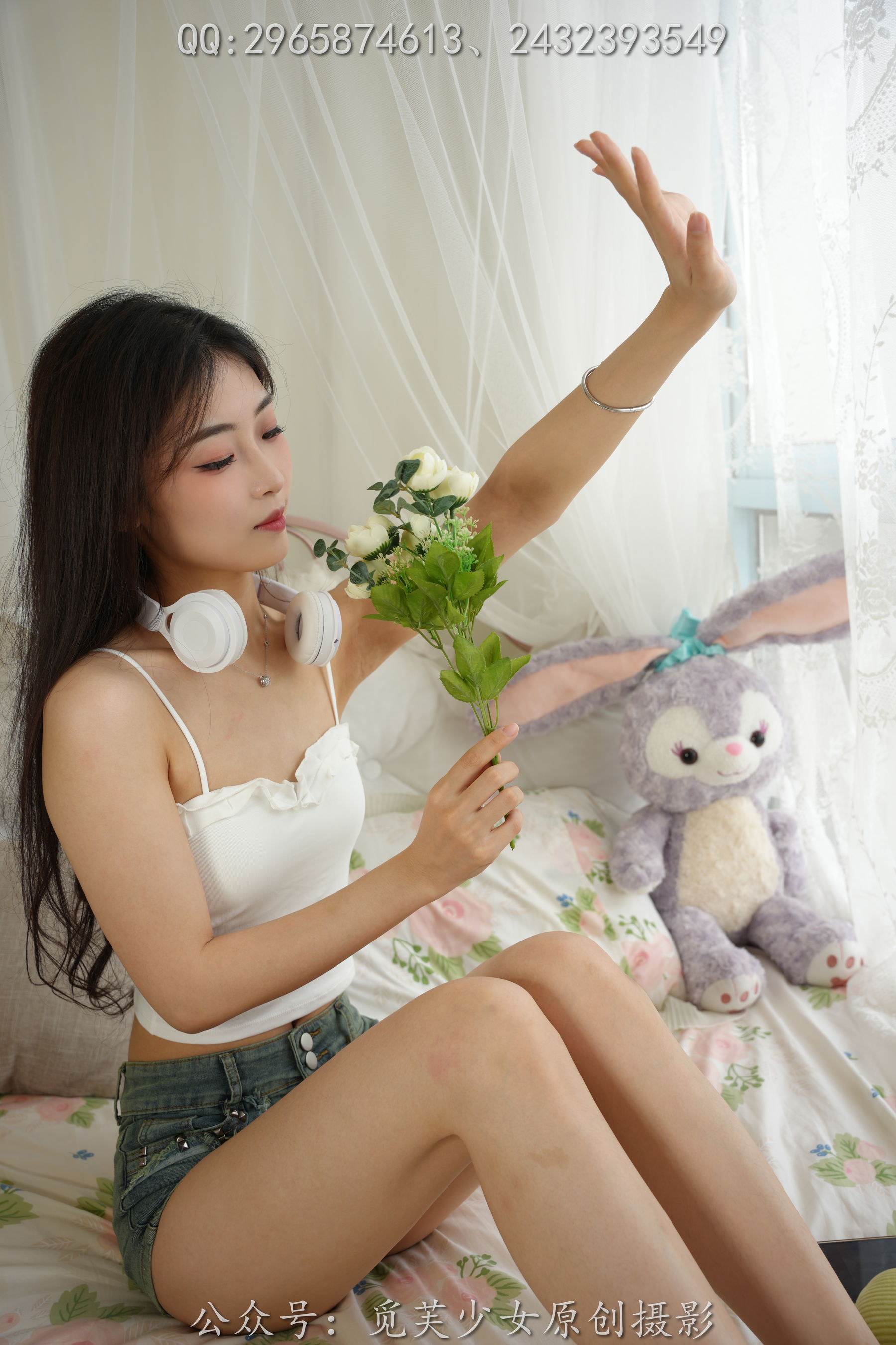 觅芙少女模特晓晓白色上衣+牛仔短裤冷艳写真