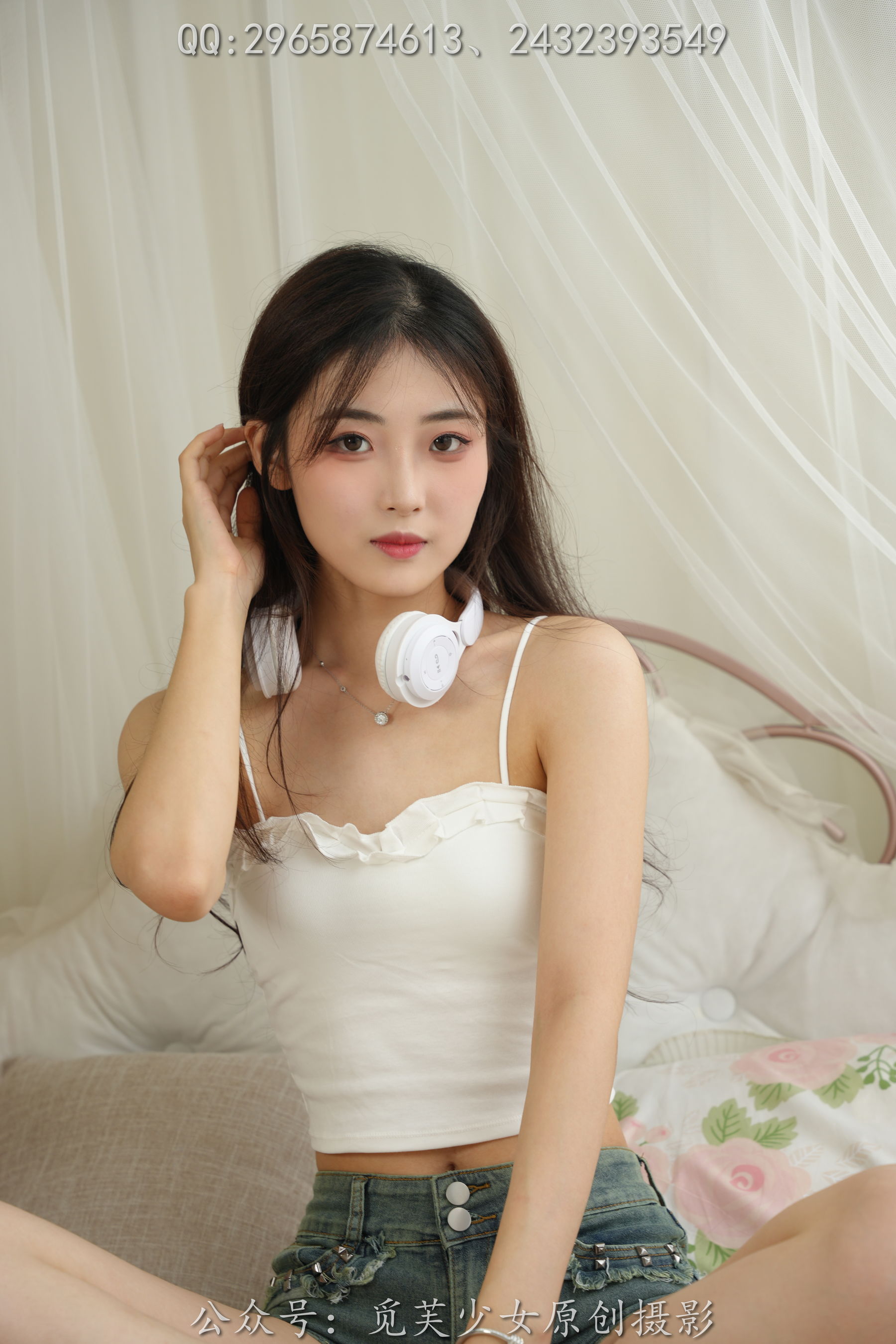 觅芙少女模特晓晓白色上衣+牛仔短裤冷艳写真