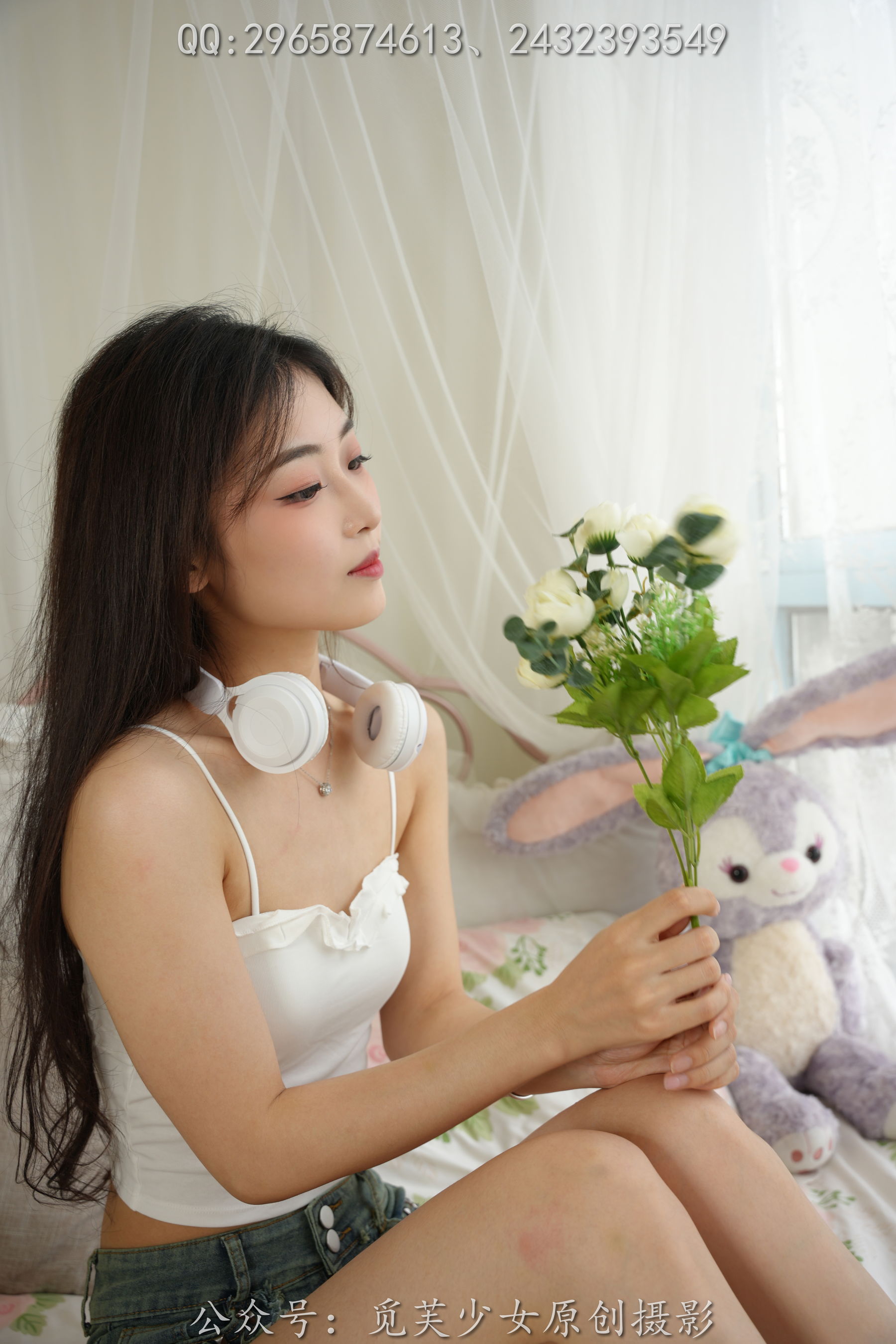 觅芙少女模特晓晓白色上衣+牛仔短裤冷艳写真