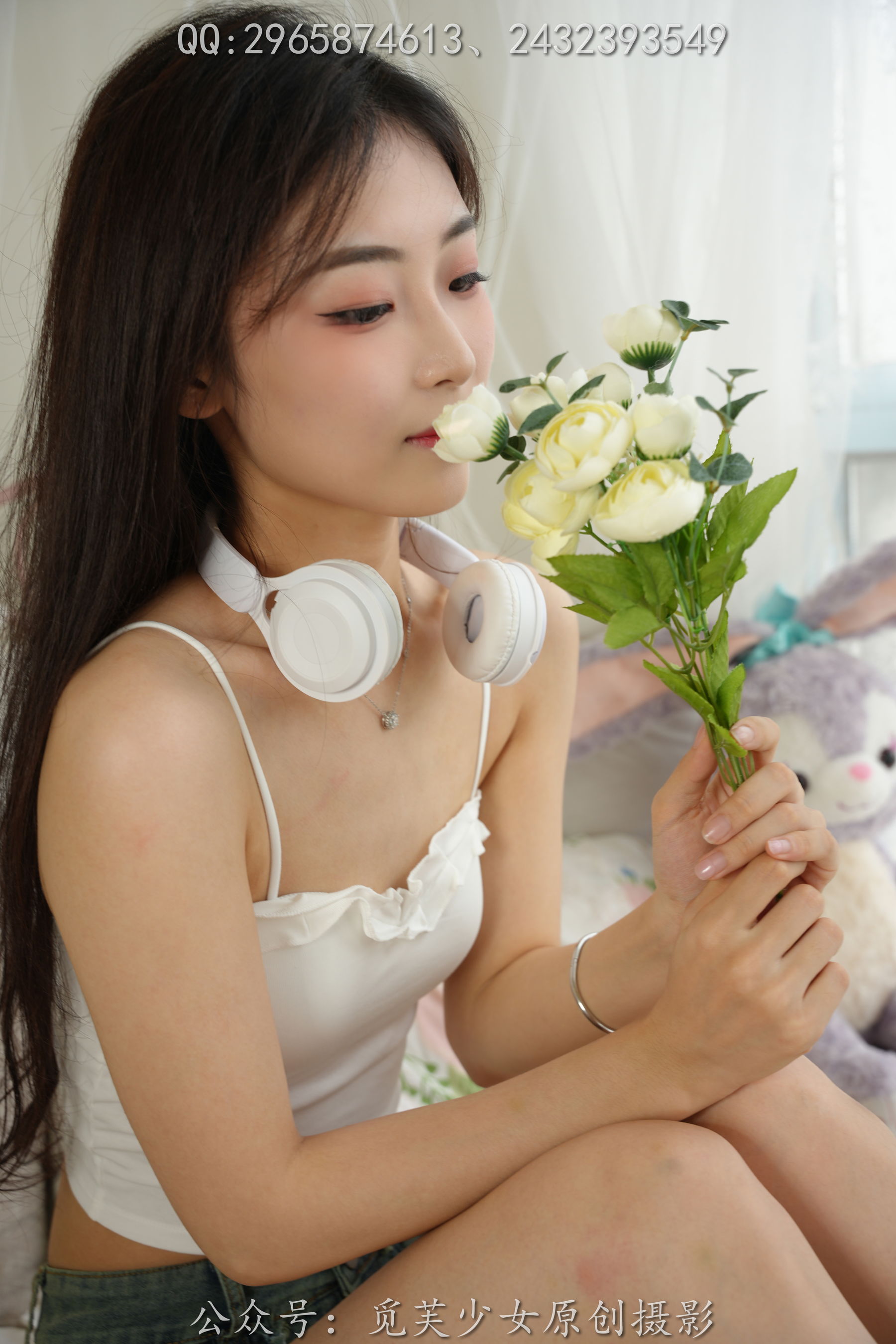 觅芙少女模特晓晓白色上衣+牛仔短裤冷艳写真