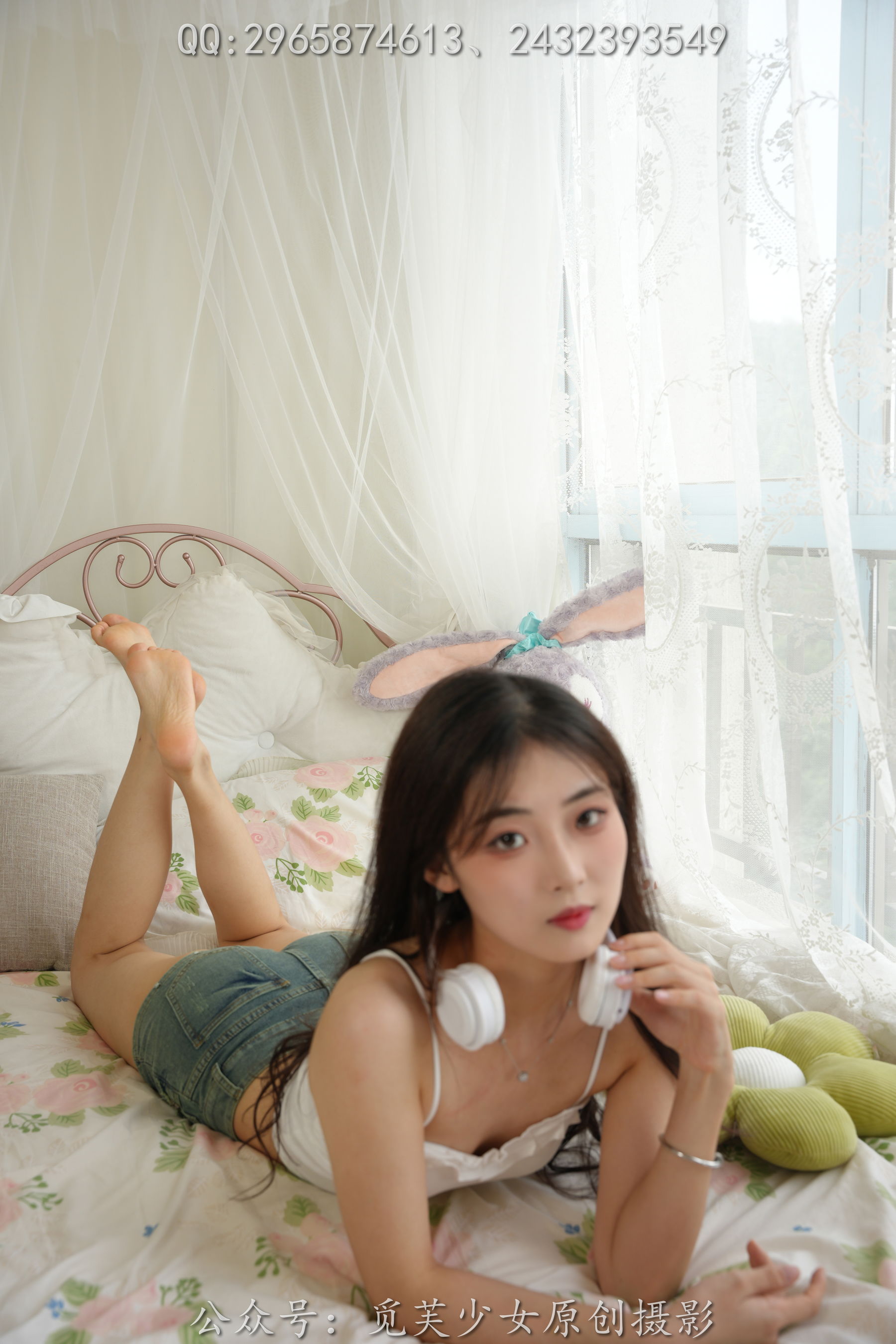 觅芙少女模特晓晓白色上衣+牛仔短裤冷艳写真