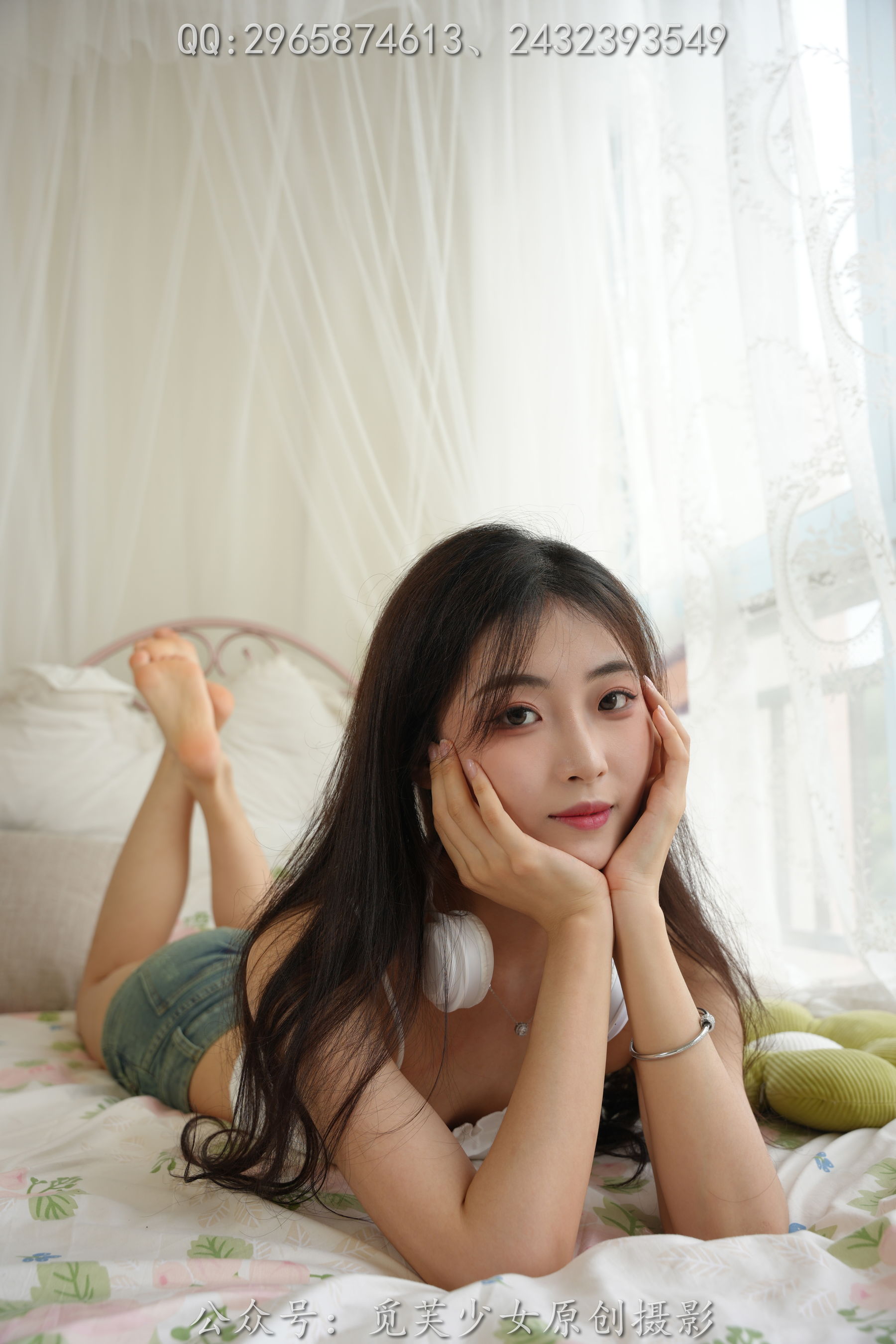 觅芙少女模特晓晓白色上衣+牛仔短裤冷艳写真