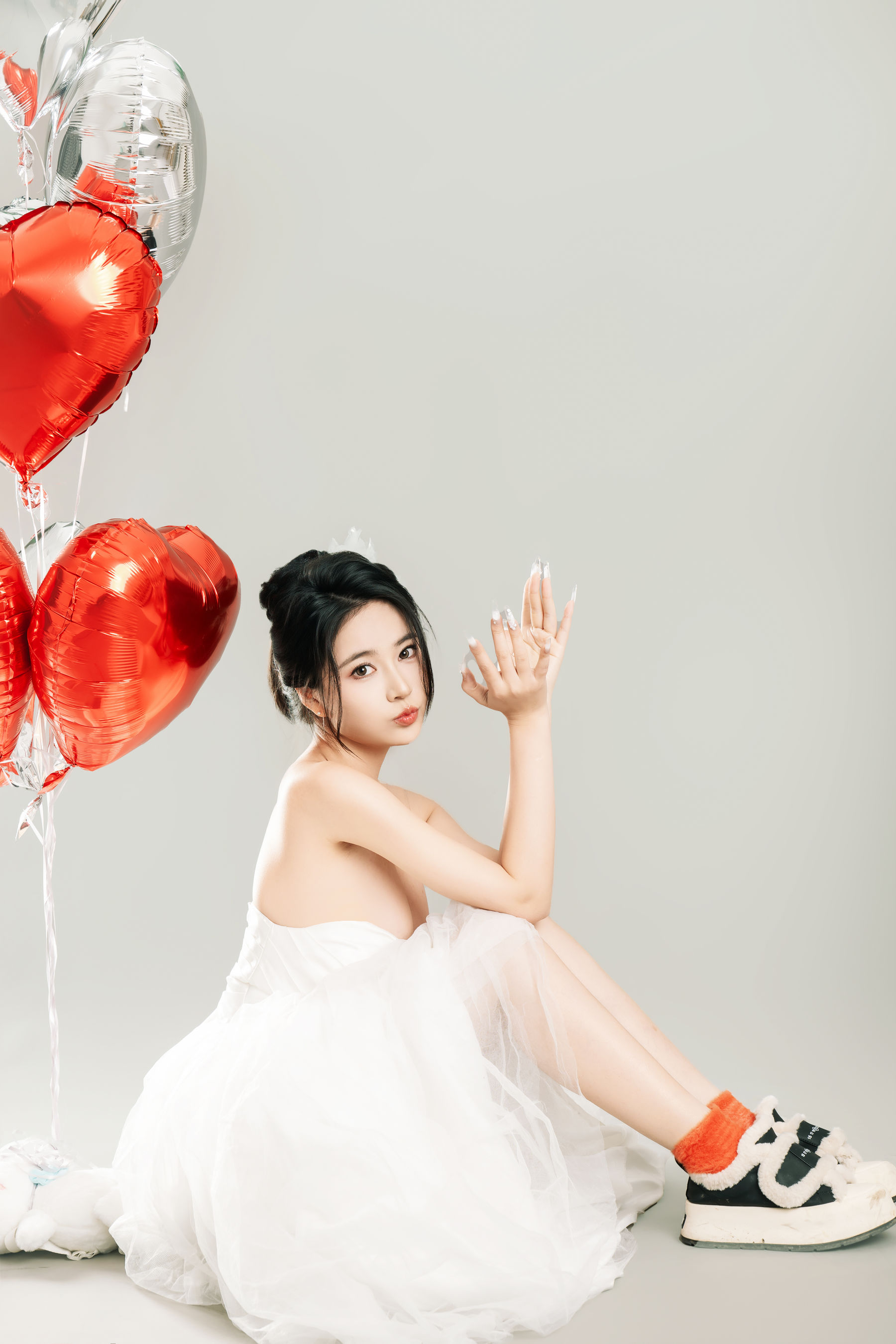 Nnian白色婚纱LOVE情人节特别篇摄影写真