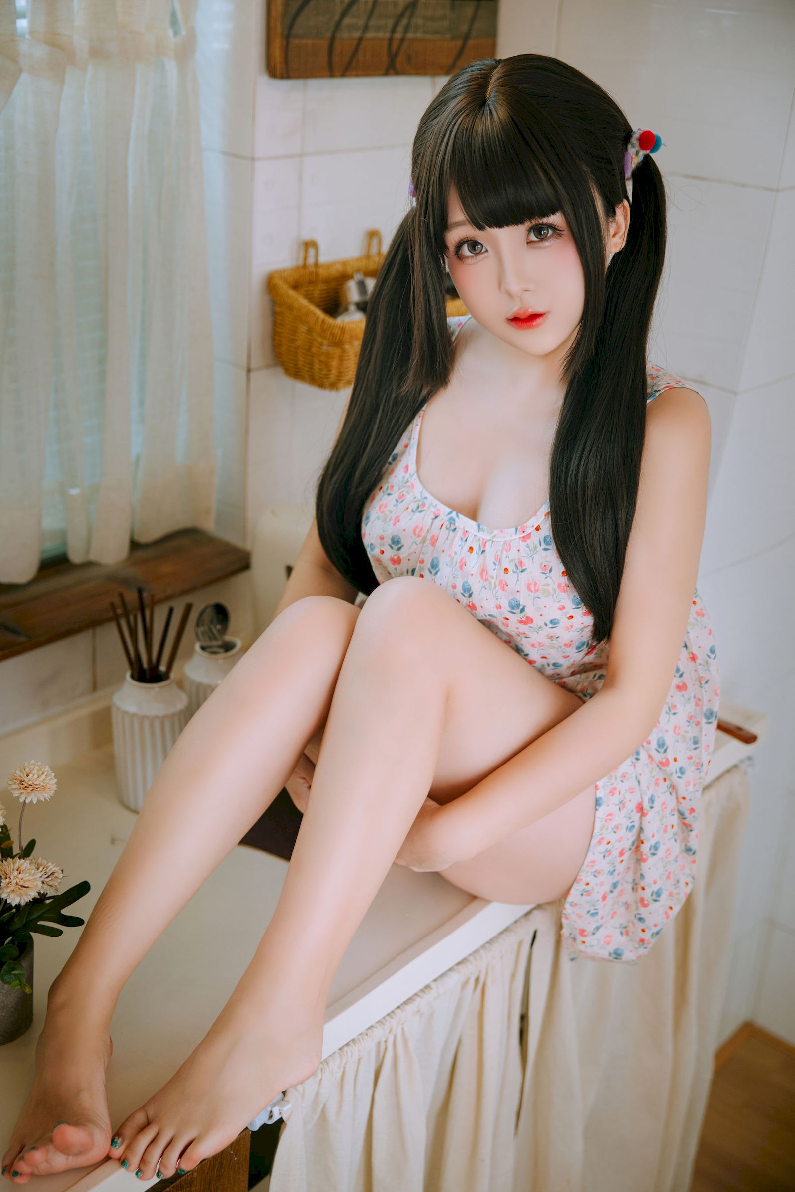 日奈娇双马尾碎花吊裙青春甜美裙装美图