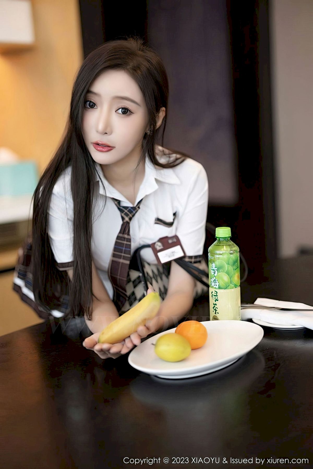 王馨瑶yanni - 白色上衣+格子裙性感写真