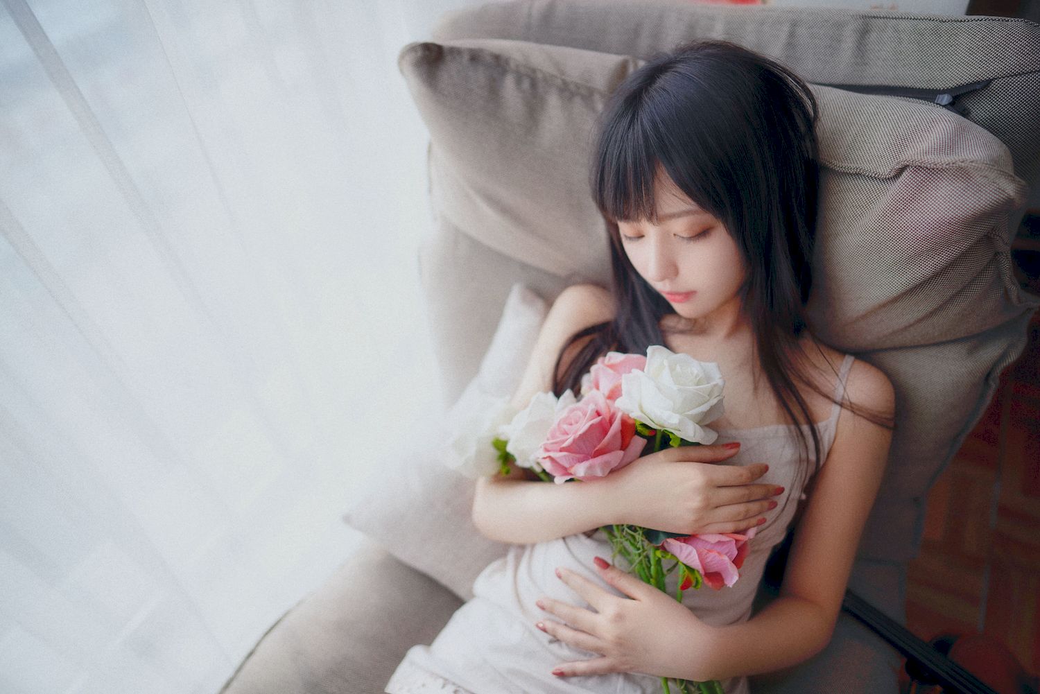 Shika小鹿鹿娇好颜值白色服饰私房写真