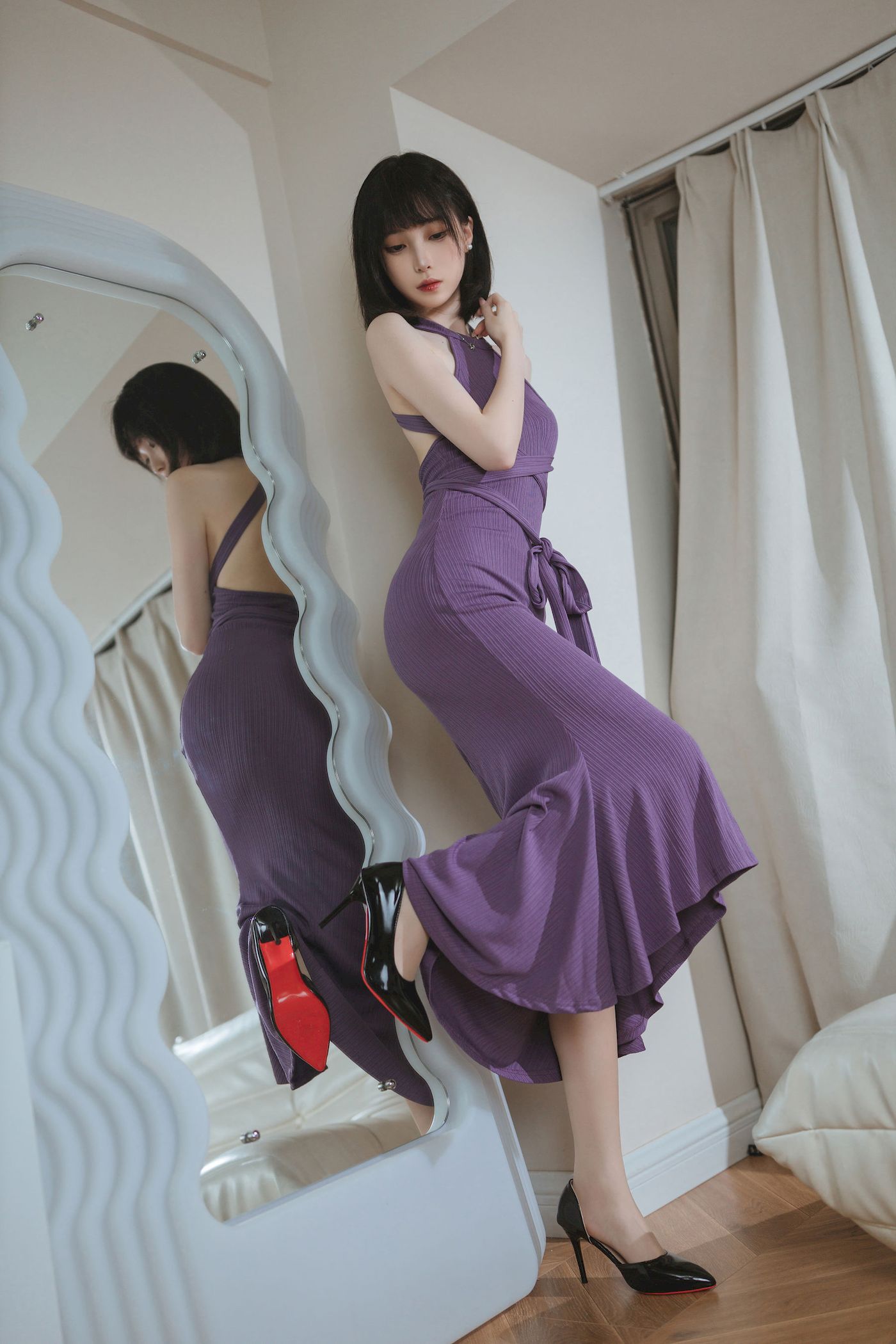 许岚LAN紫韵长裙搭配白嫩美腿性感写真