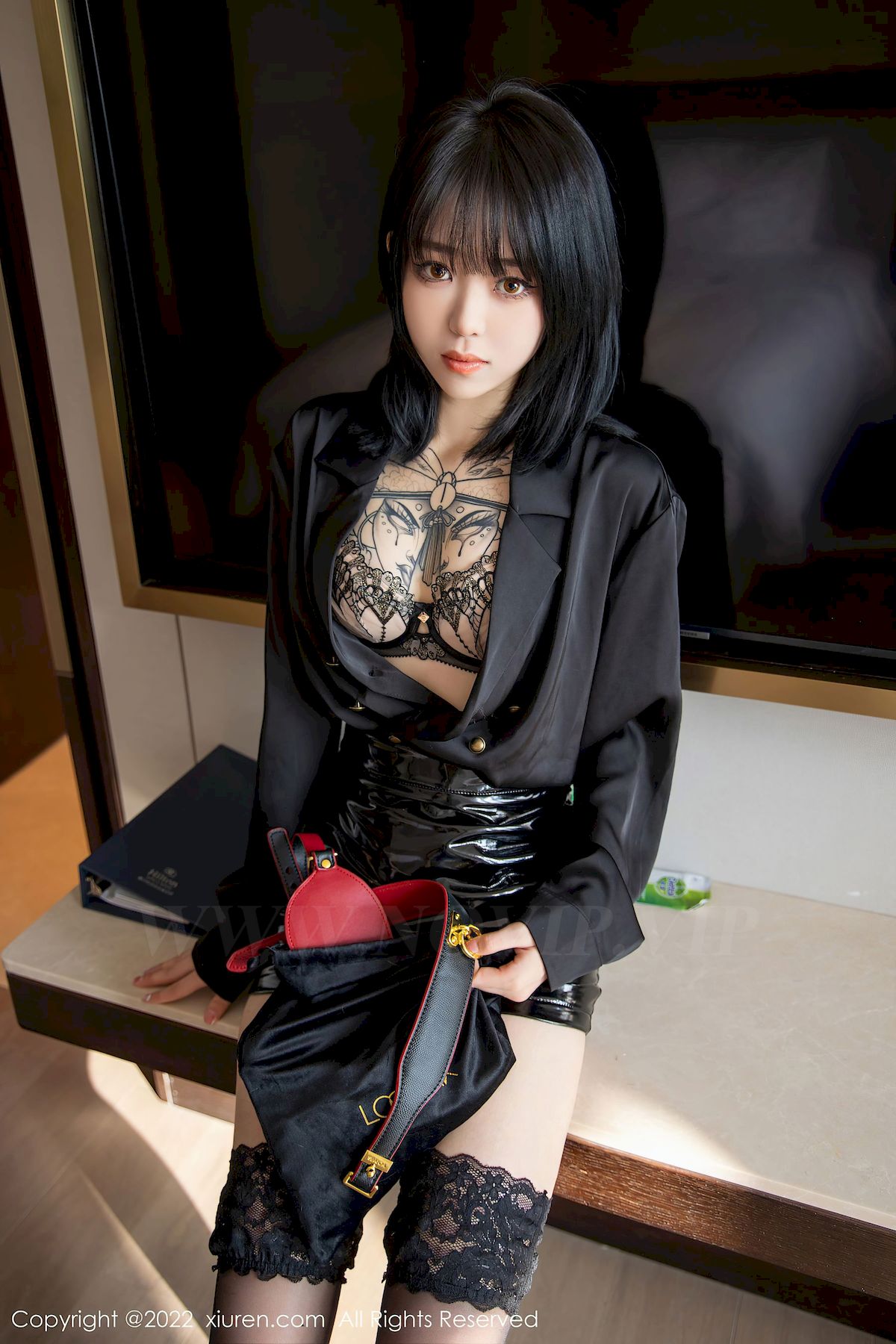 模特奶瓶子 - 黑丝美腿+黑色皮裙性感写真