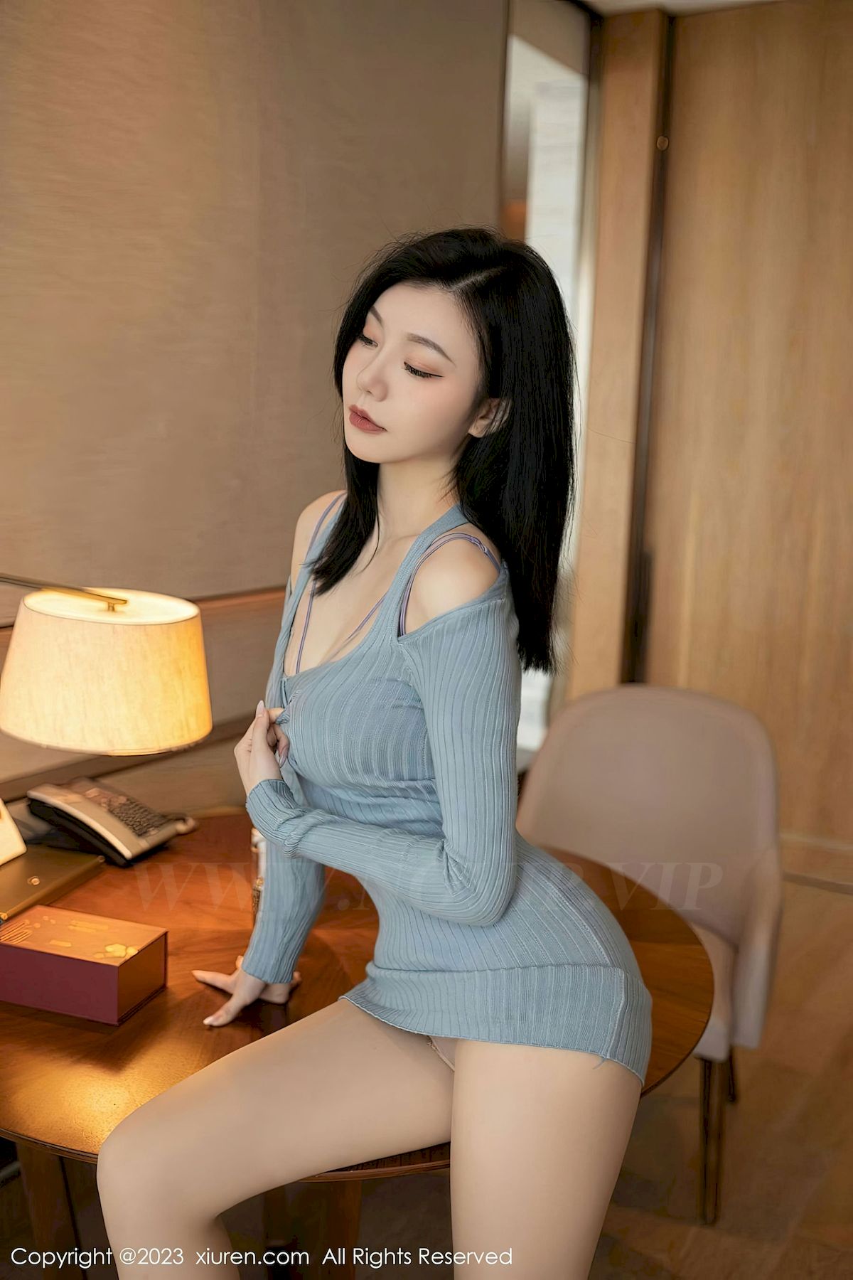 安然anran - 灰色连衣短裙+原色丝袜性感写真