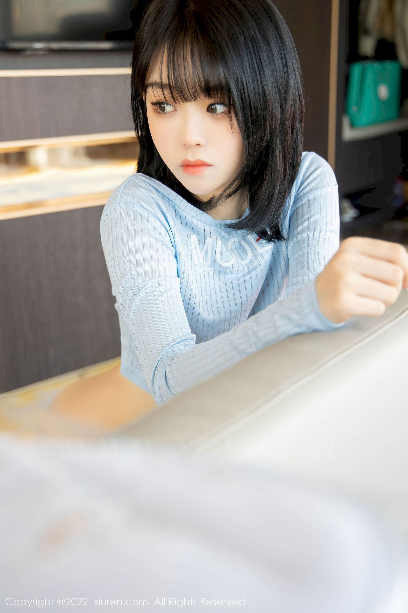 模特奶瓶 - 淡蓝色外套+牛仔裤性感写真