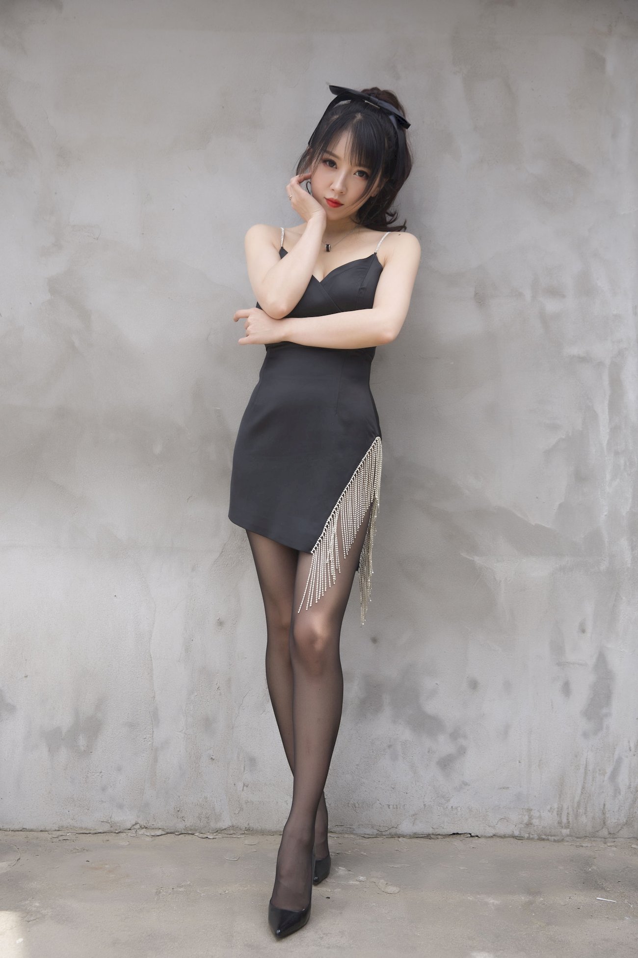 小女巫露娜黑色流苏搭配黑丝美腿COS福利