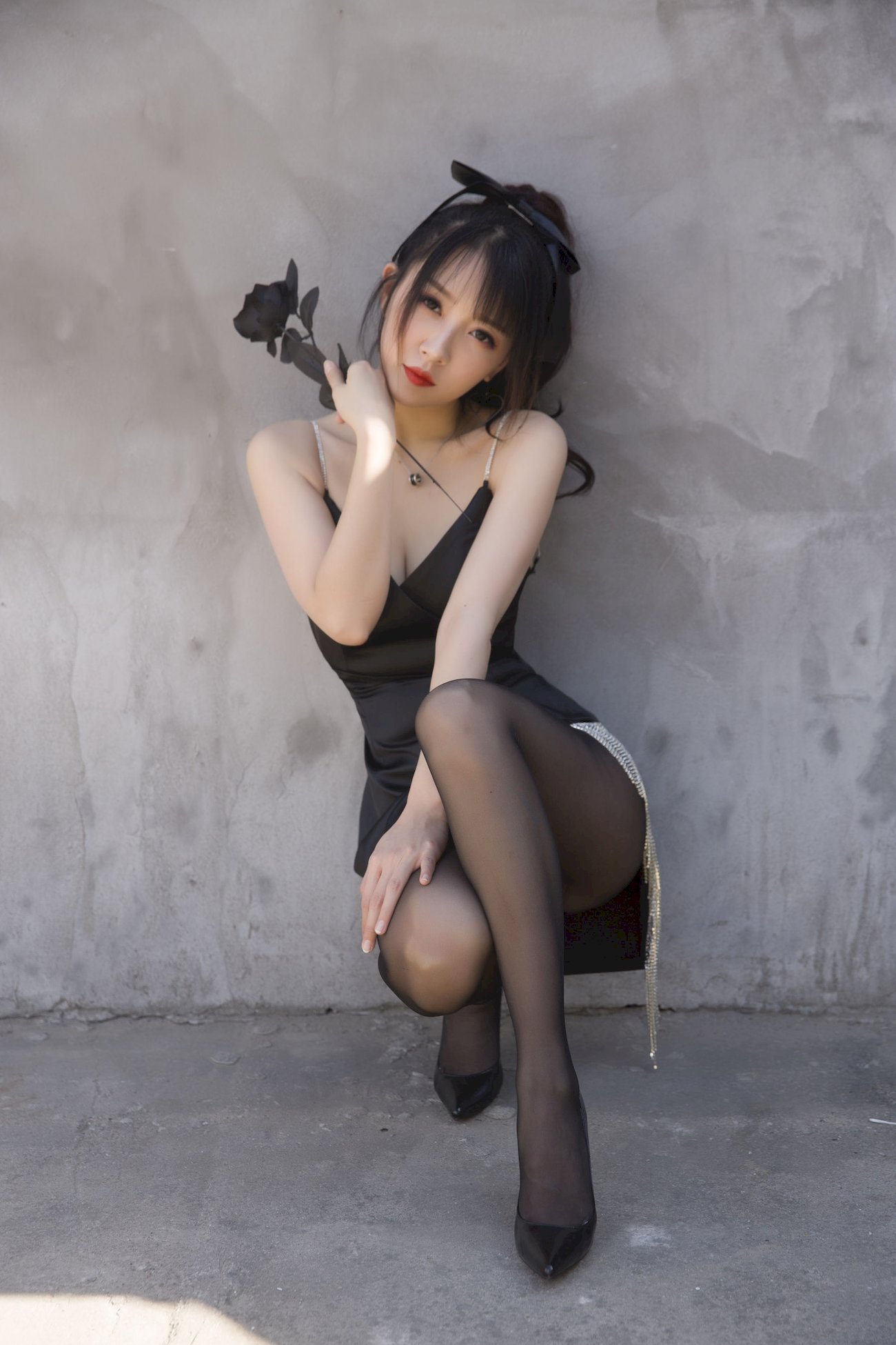 小女巫露娜黑色流苏搭配黑丝美腿COS福利