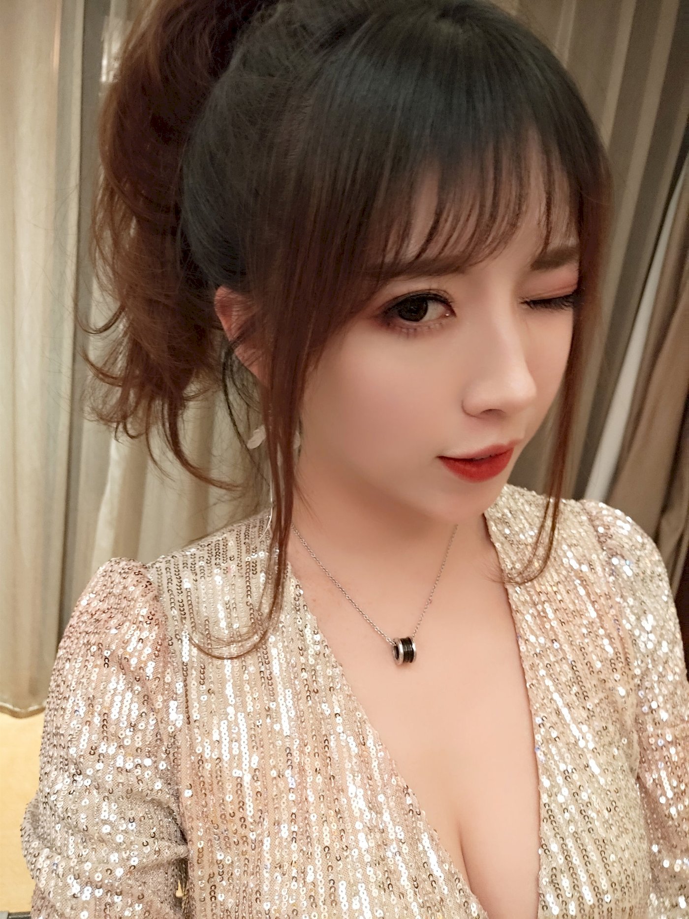 小女巫露娜亮片裙搭配肉丝COS居家福利