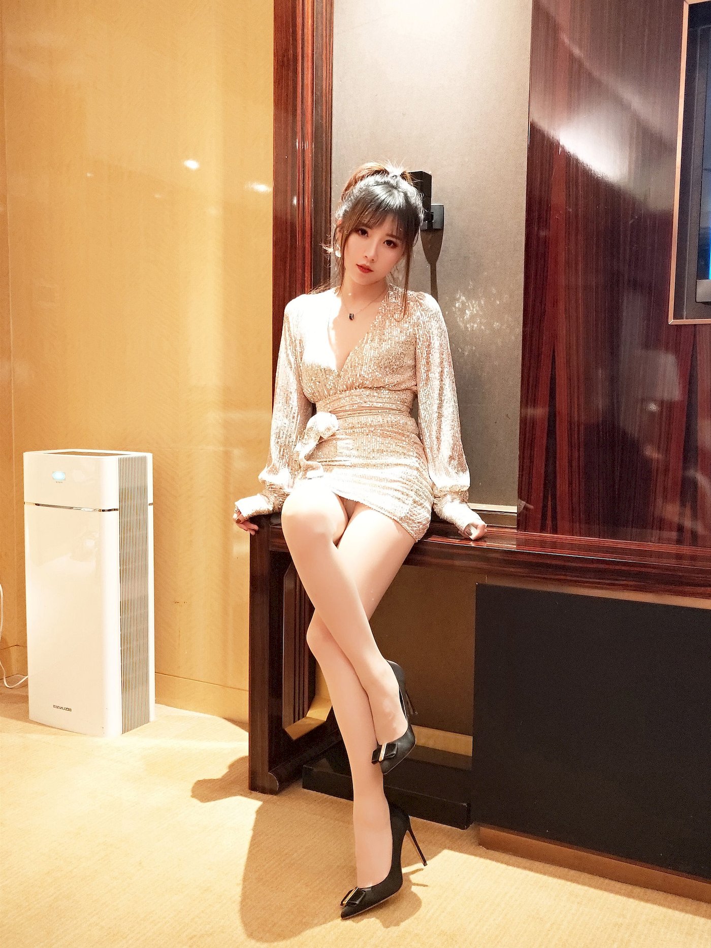 小女巫露娜亮片裙搭配肉丝COS居家福利