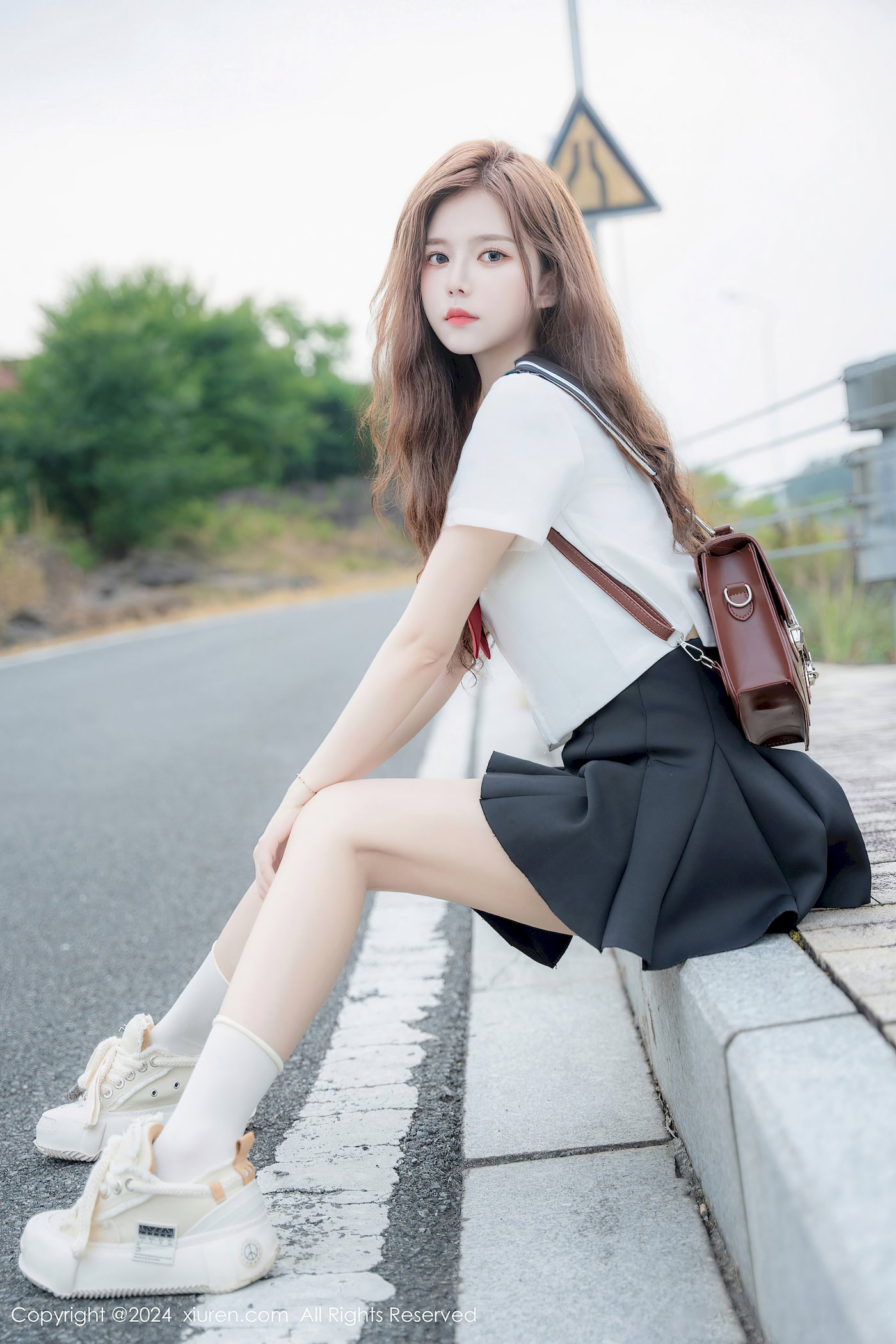 拍黄瓜girl修长美腿搭配JK制服首套写真