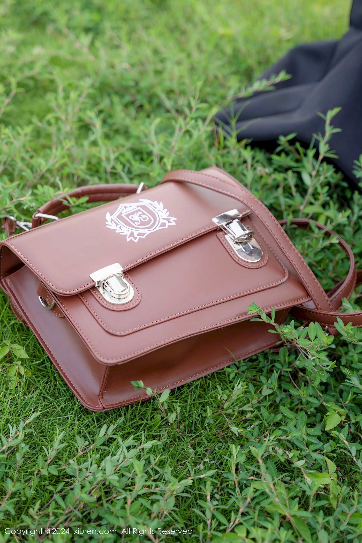 拍黄瓜girl修长美腿搭配JK制服首套写真